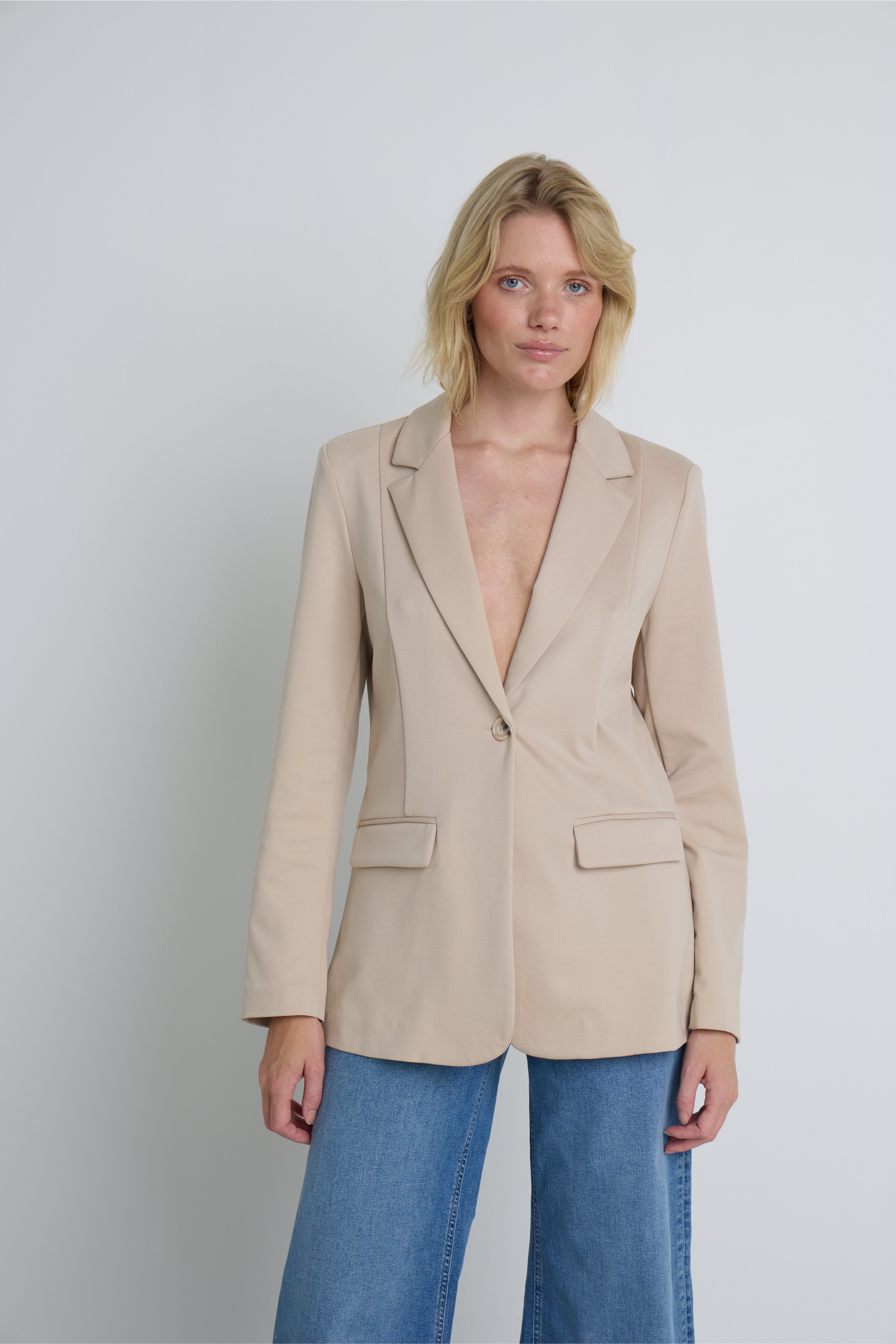 IHKATE LONG Blazer LOCATION NONE 20121368-151308