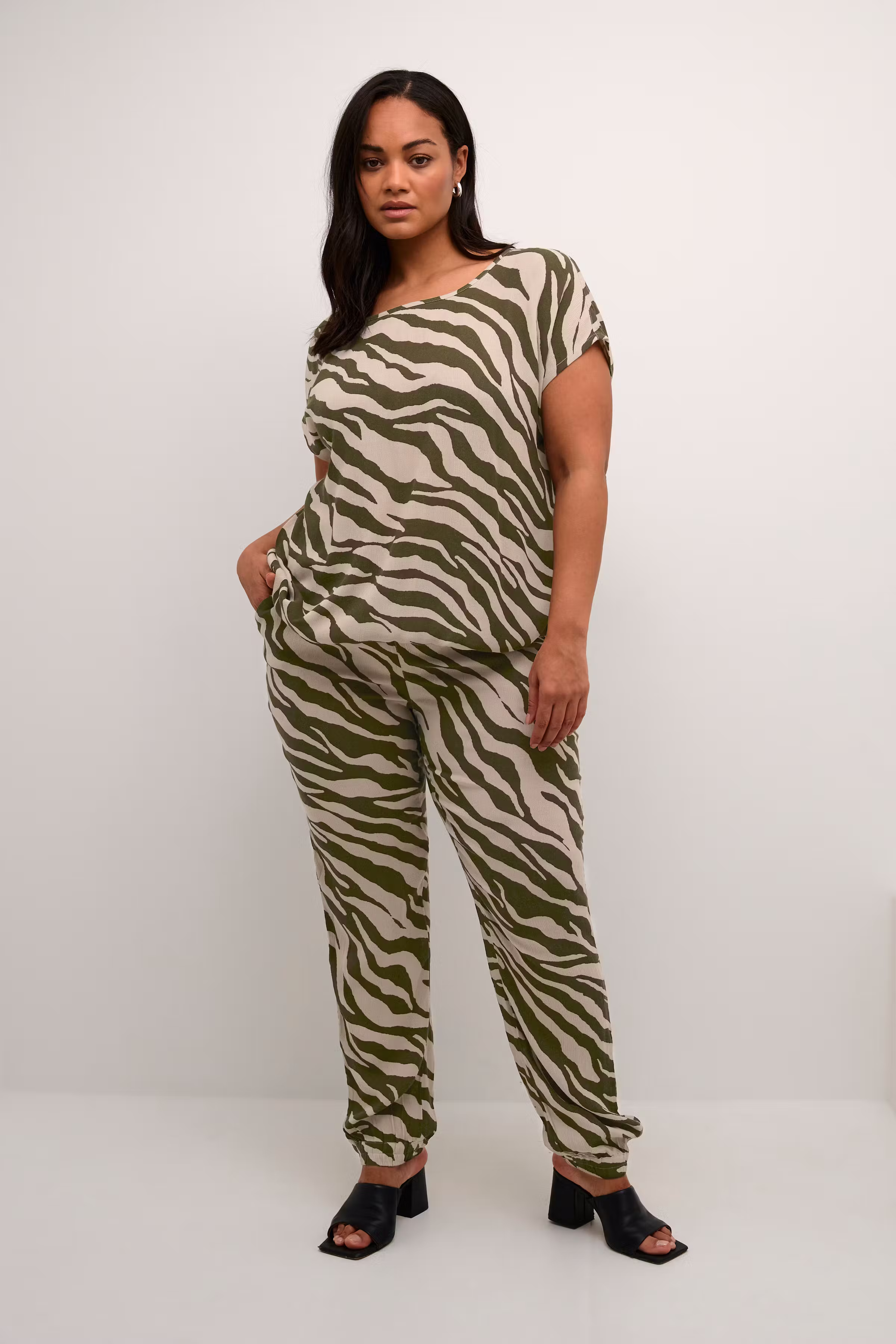 KCmarca Hose LOOKBOOK DETAIL 10581681-106060