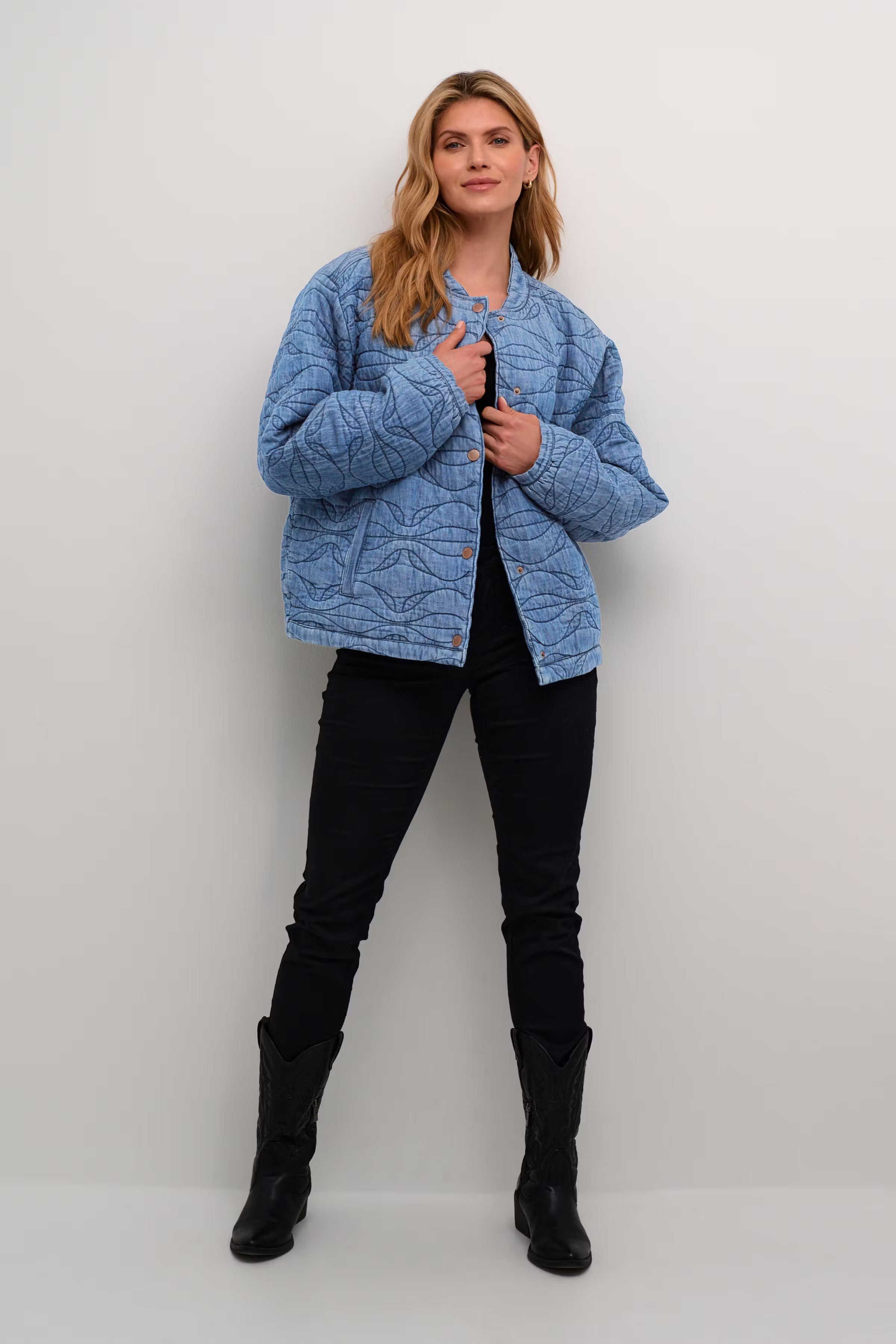 CRAviva Denim jacket LOOKBOOK FRONT 10612863-106070