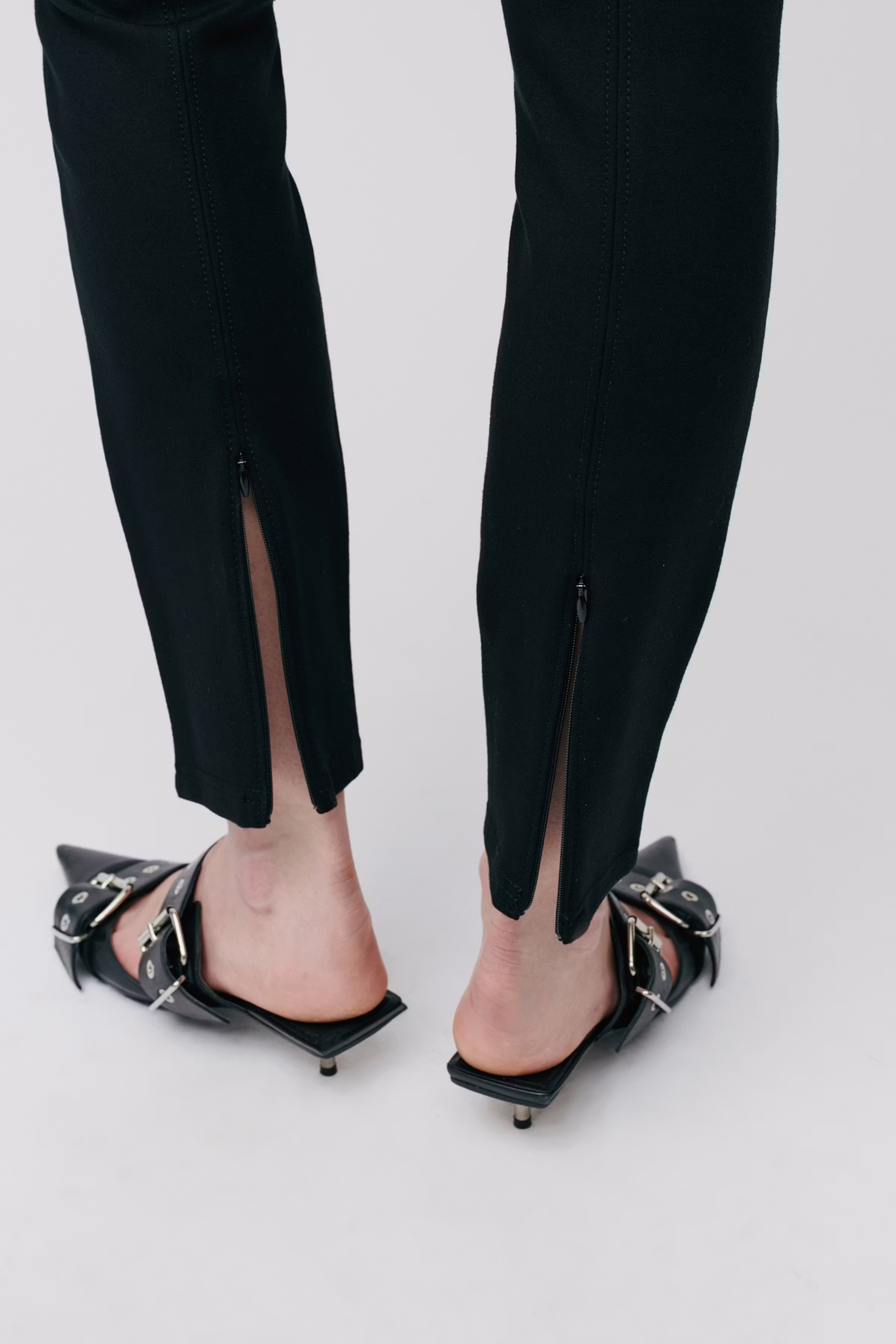 IOPHILIPPA Trousers LOOKBOOK DETAIL 30600515-BK999