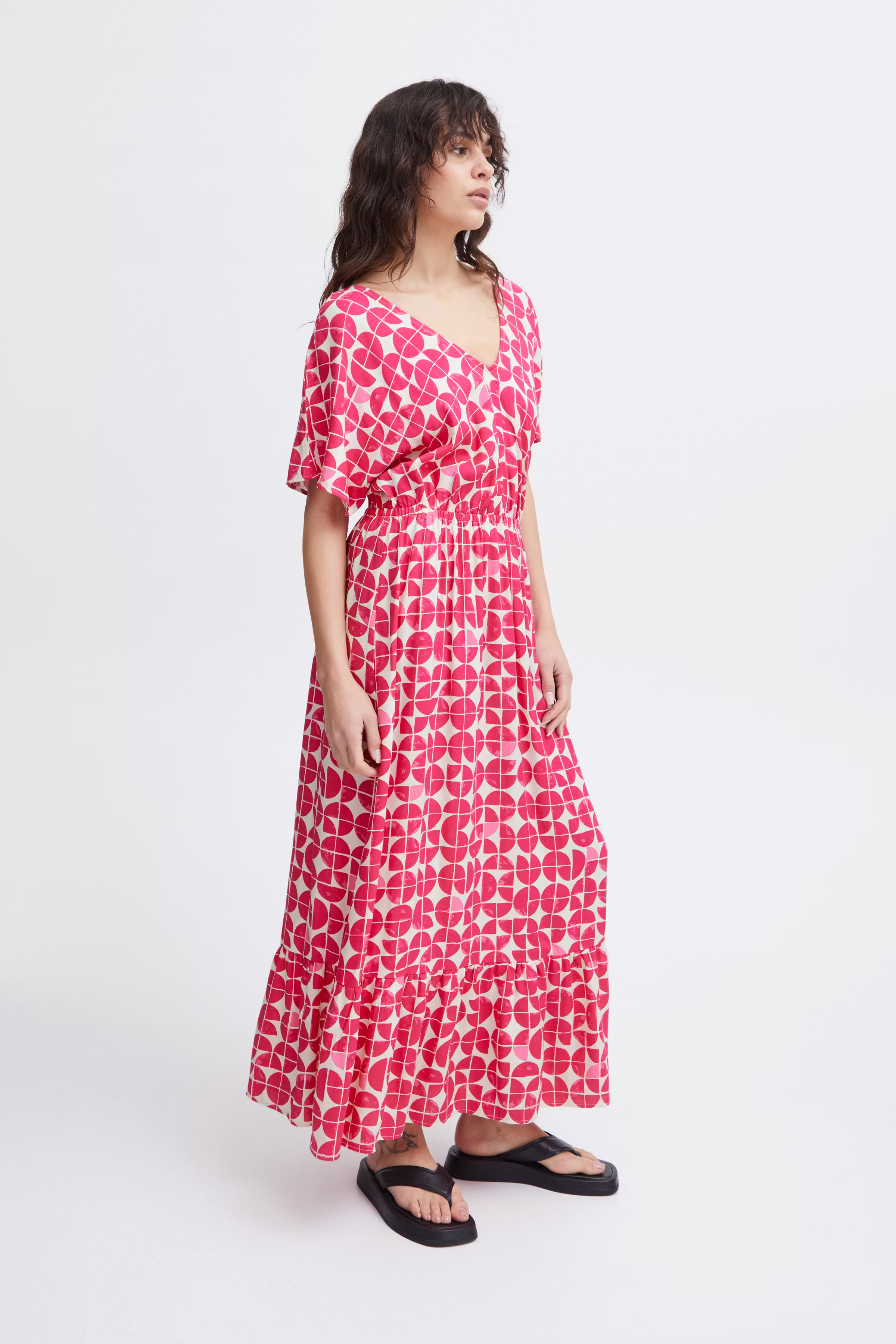 IHNASREEN Dress LOOKBOOK FRONT 20120834-202937