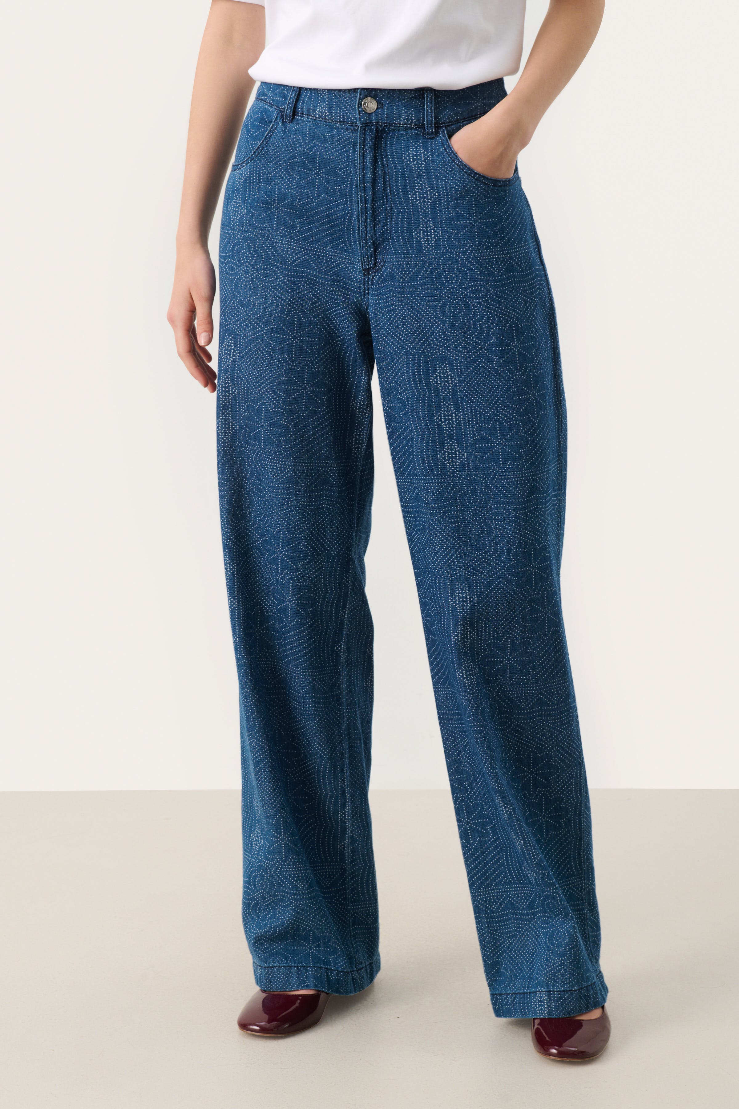 TharaPW Hose LOOKBOOK FRONT 30309810-303961