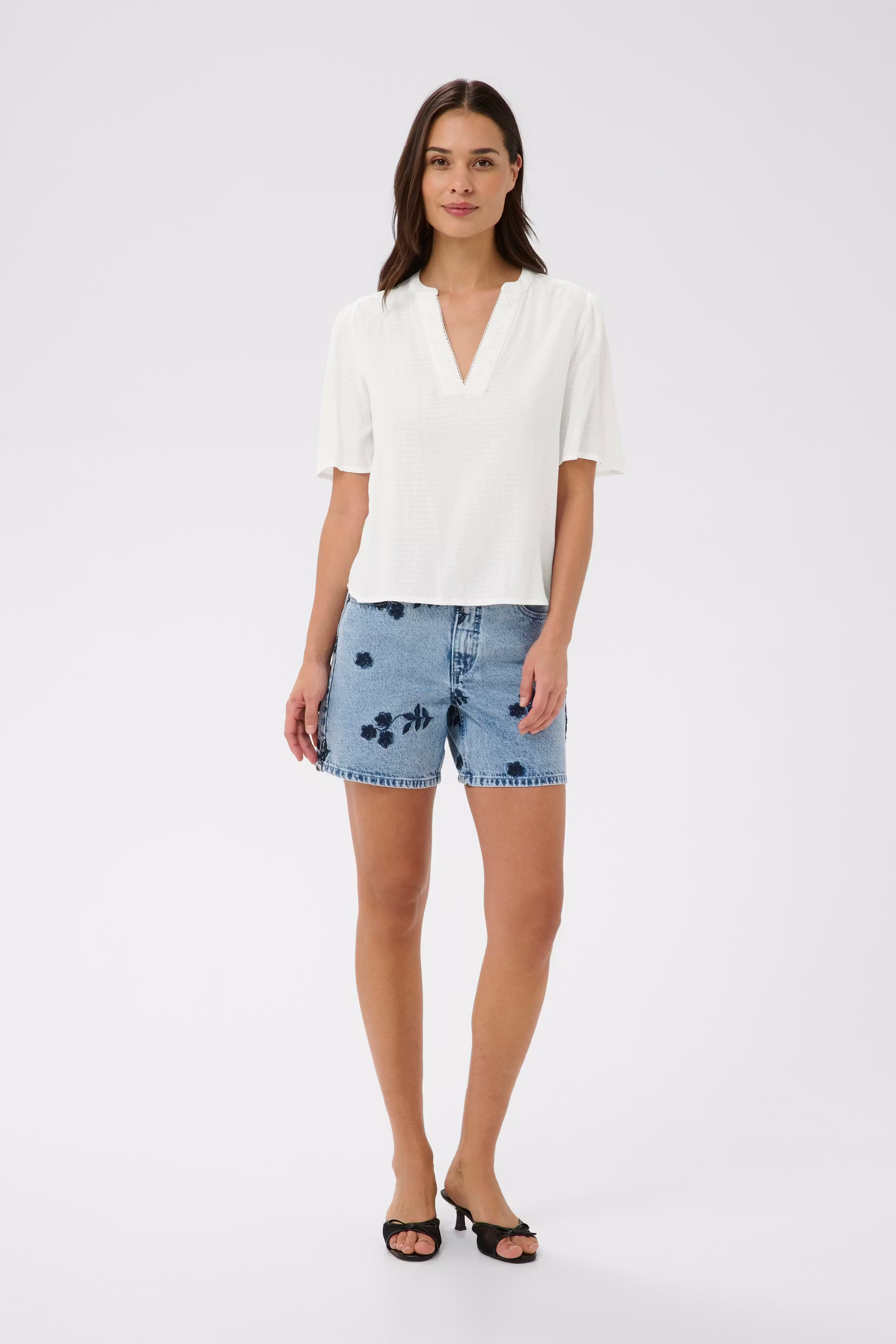 KAgina Bluse LOOKBOOK FRONT 10511643-110602