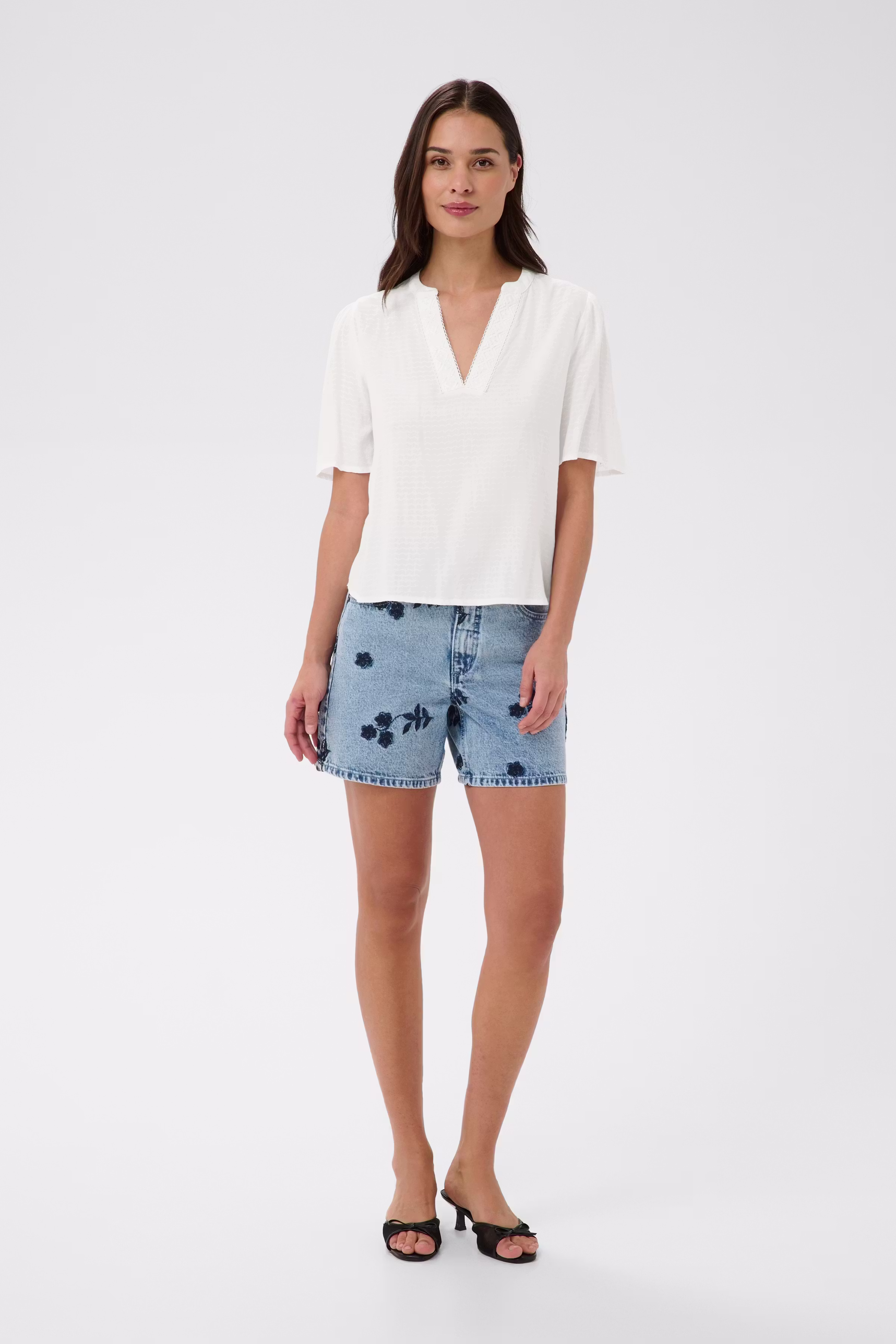 KAgina Bluse LOOKBOOK FRONT 10511643-110602
