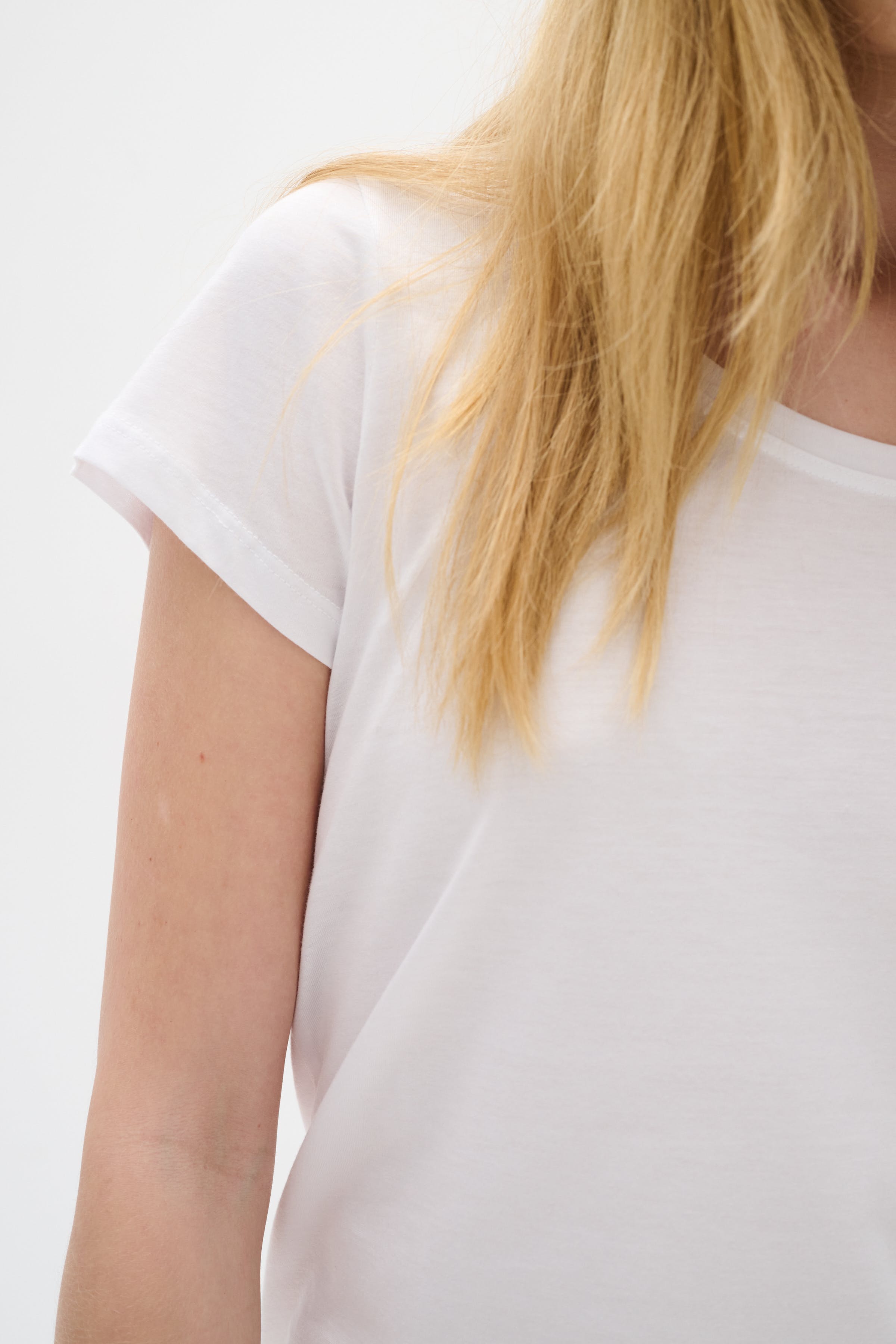 RenaIW T-shirt LOOKBOOK DETAIL 30100782-10090