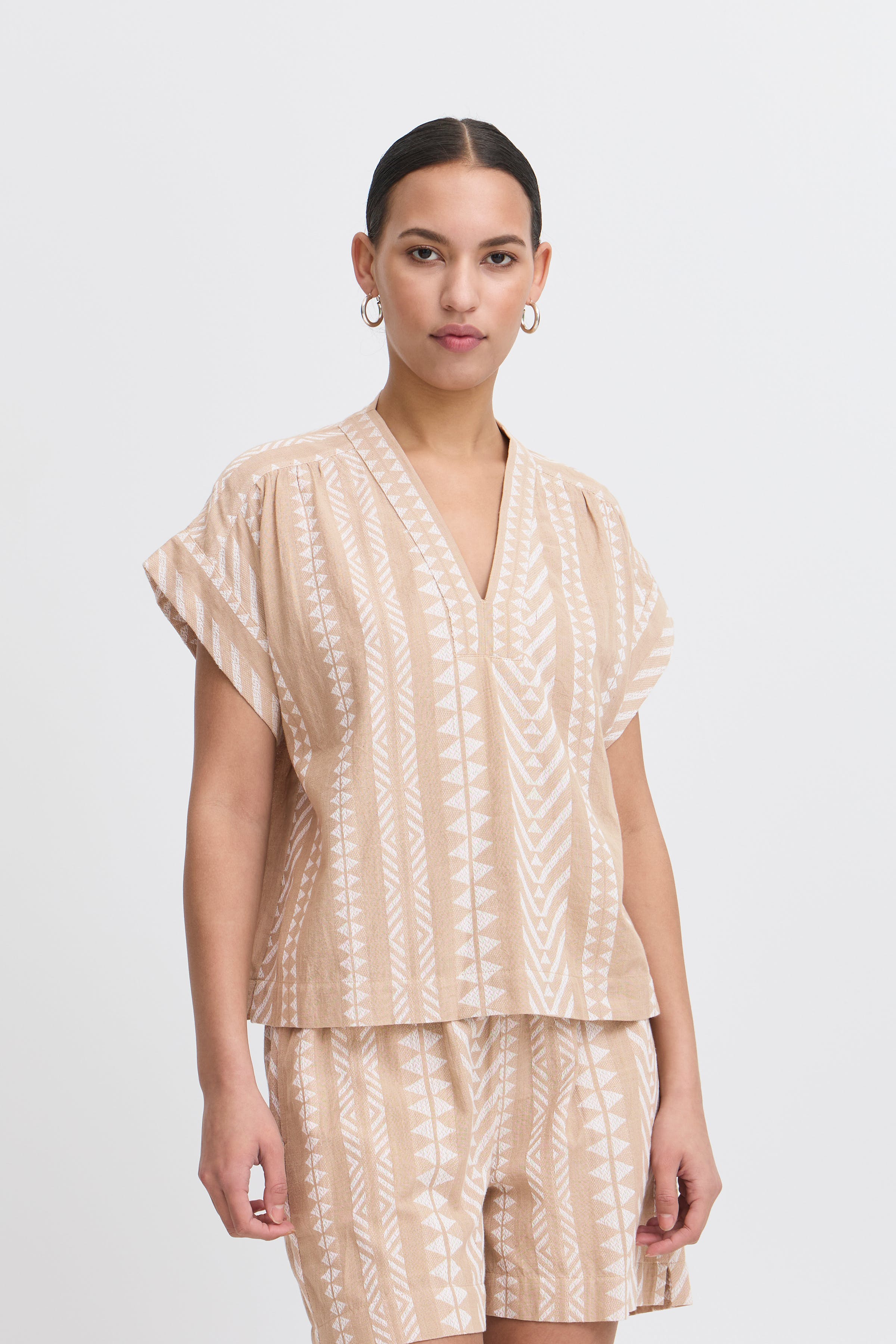 IHWALDINA Bluse LOOKBOOK FRONT 20123365-160906