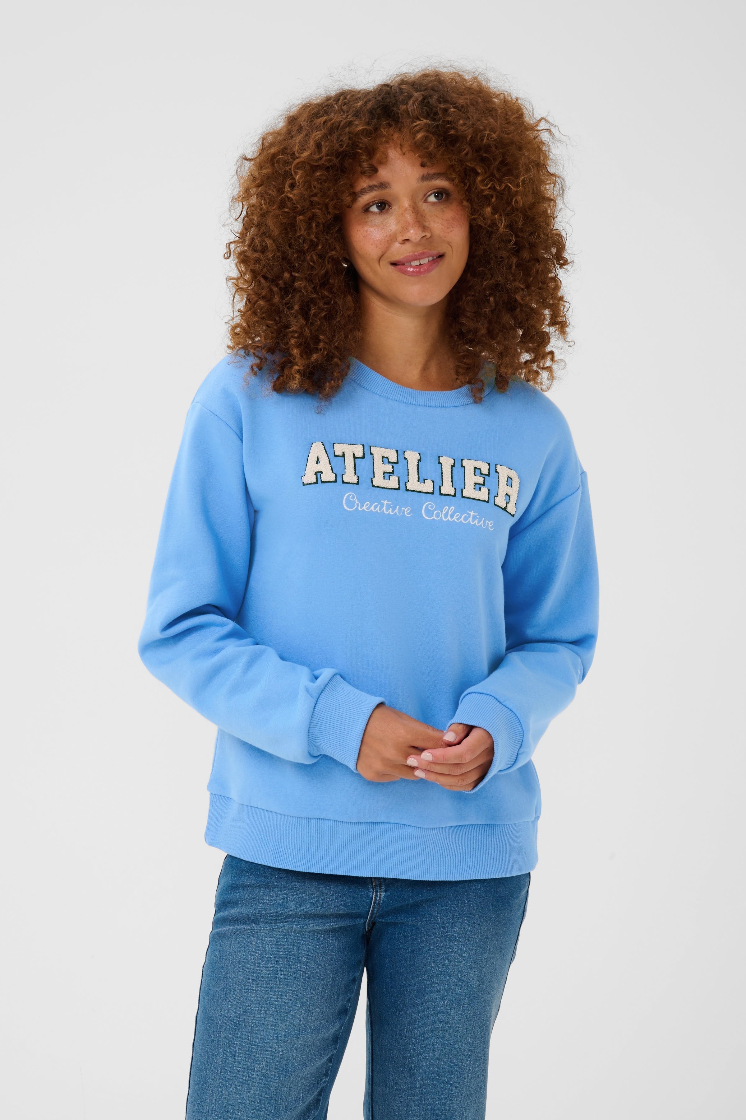 KAgisele Sweatshirt LOOKBOOK FRONT 10512023-164032