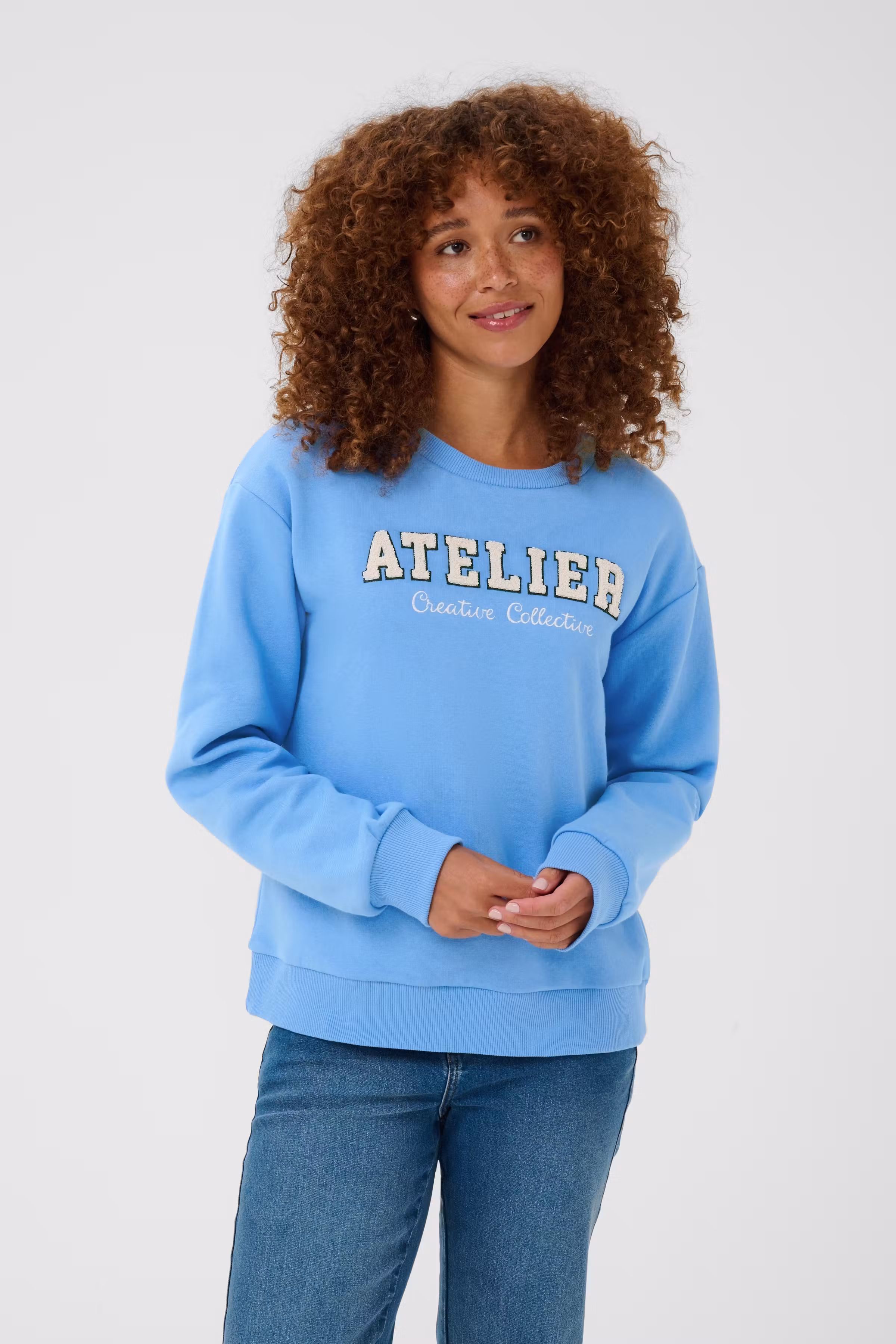 KAgisele Sweatshirt LOOKBOOK FRONT 10512023-164032