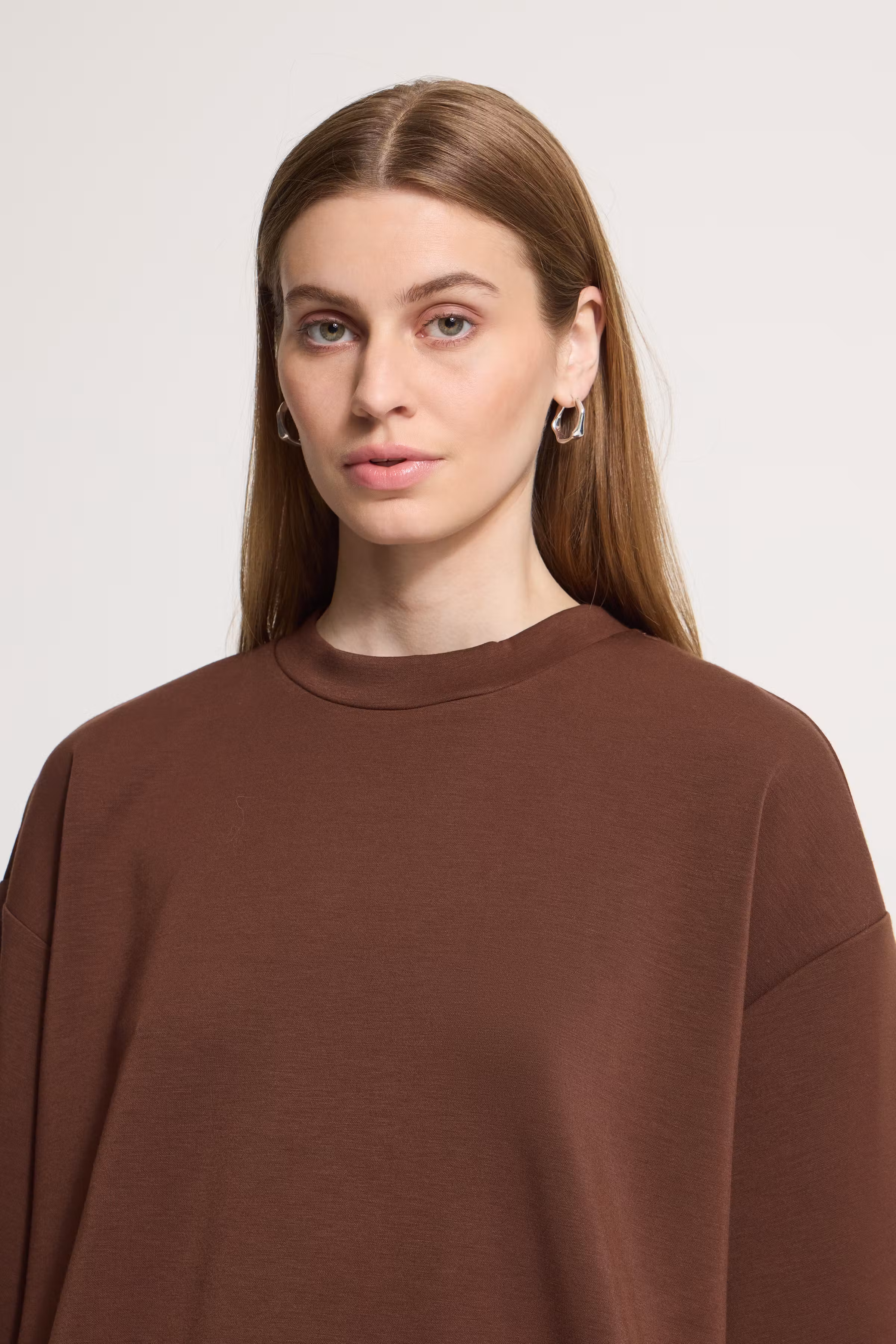 IHNAIDA T-shirt LOOKBOOK DETAIL 20126133-191419