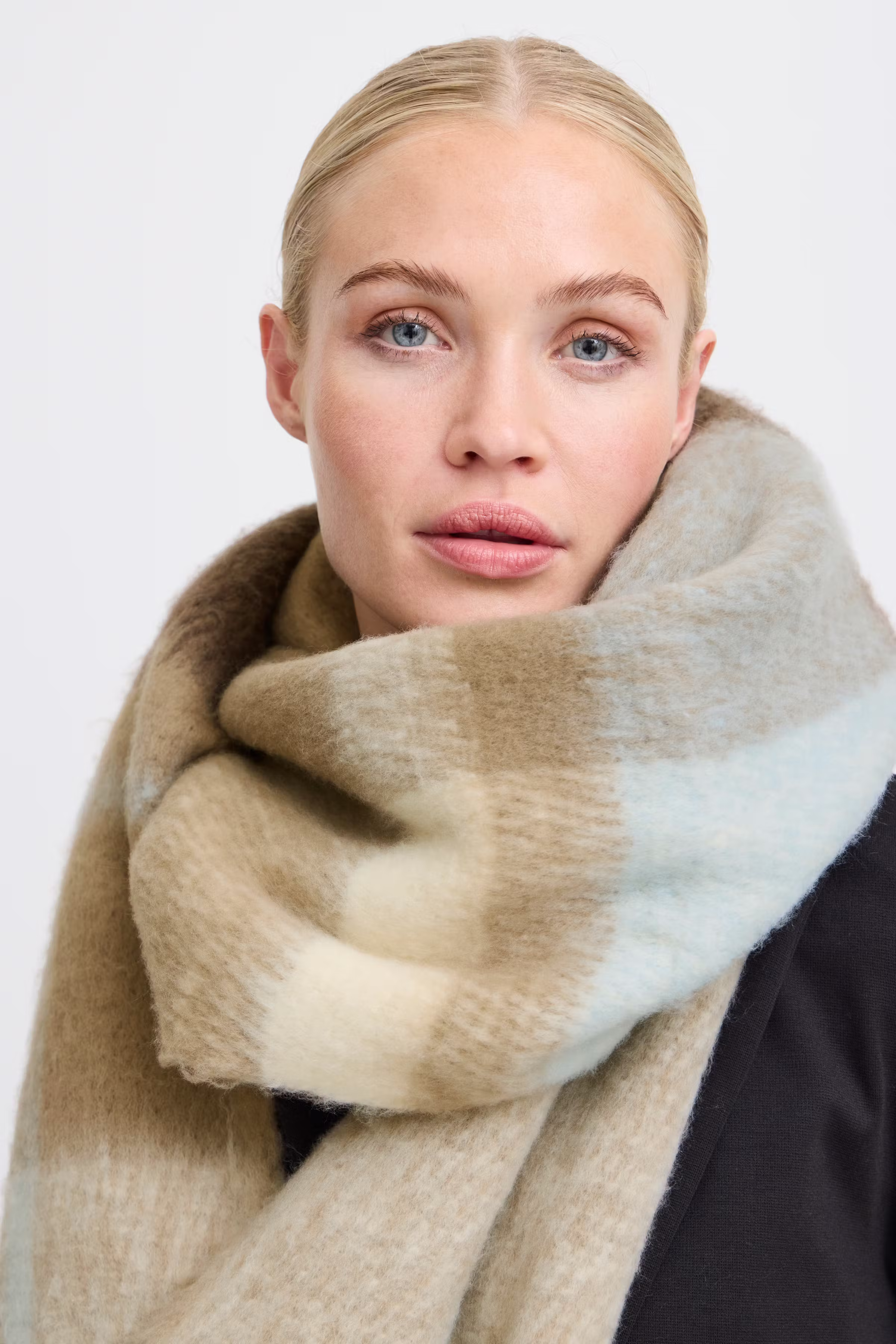 BAWAGNE Skjerf LOOKBOOK FRONT 20815428-203286