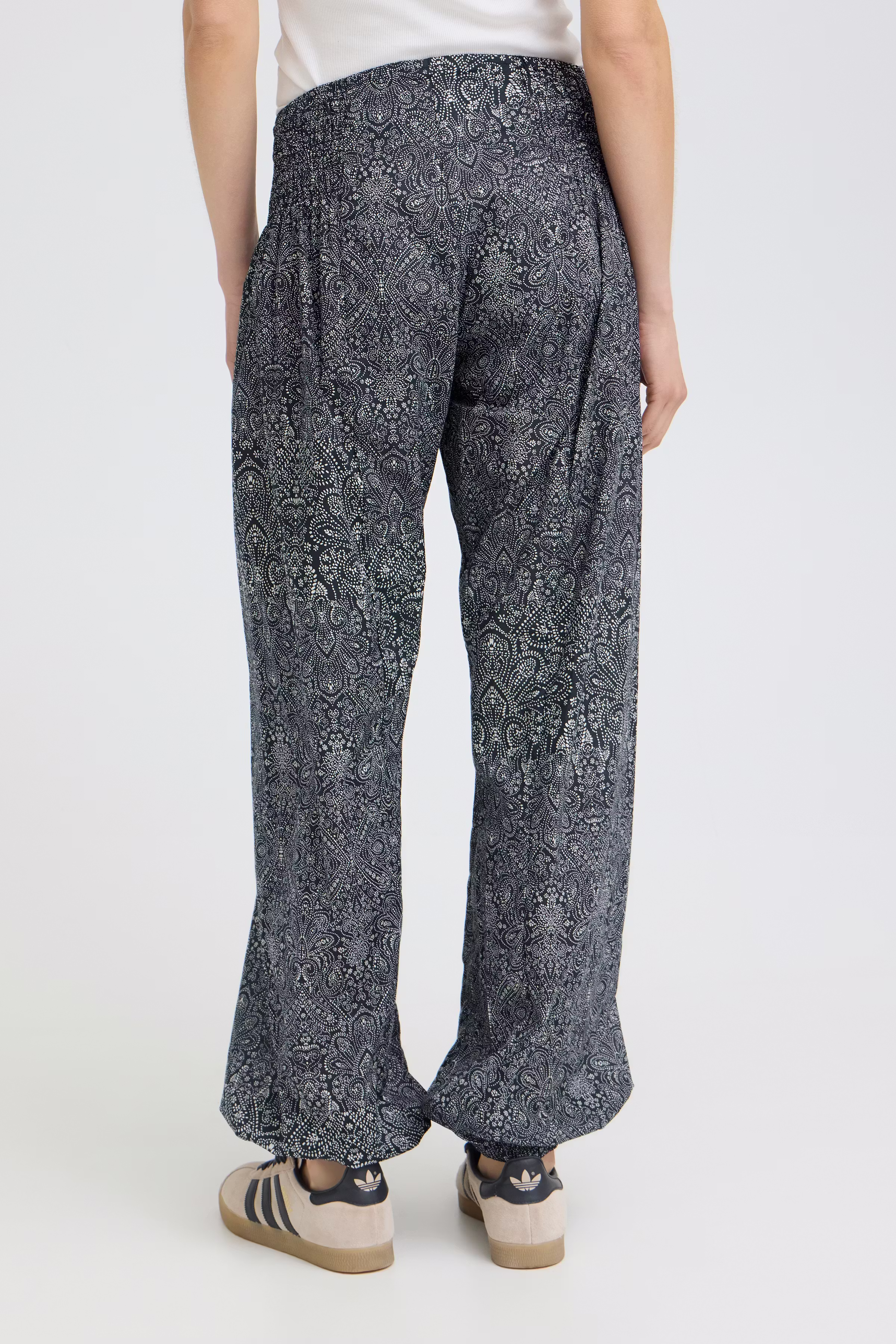 PZJILL Wide Hose LOOKBOOK BACK 50200338-200262