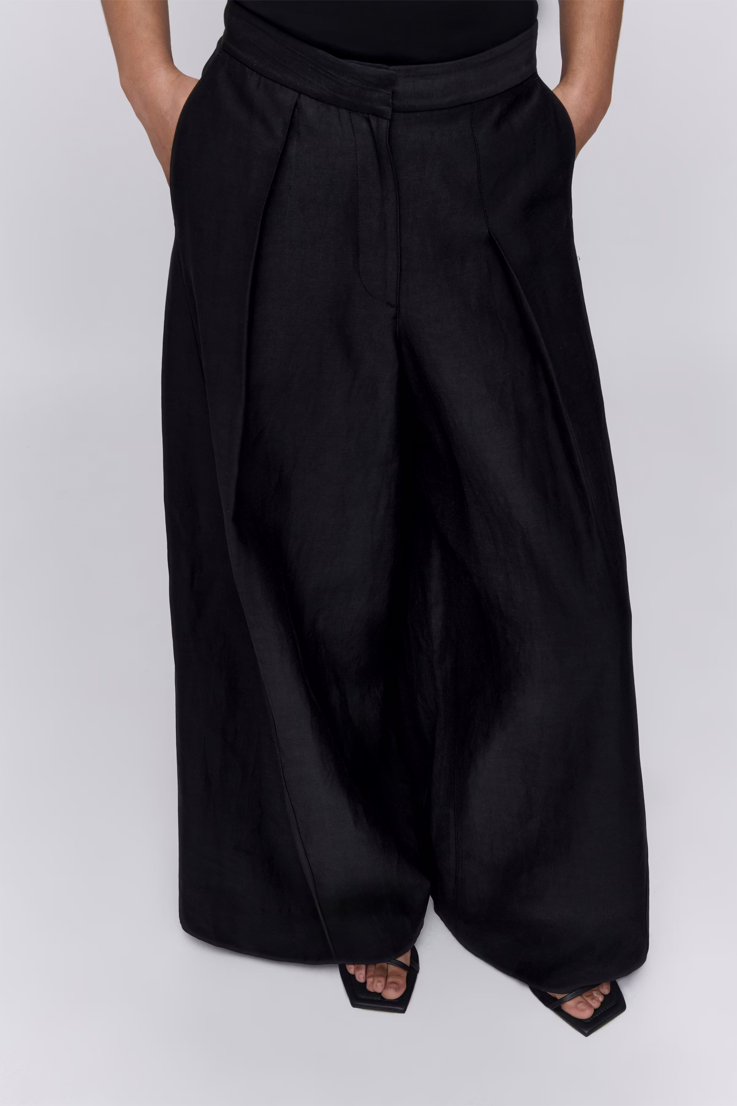 IOPHAEDRA Trousers LOOKBOOK FRONT 30600642-BK999