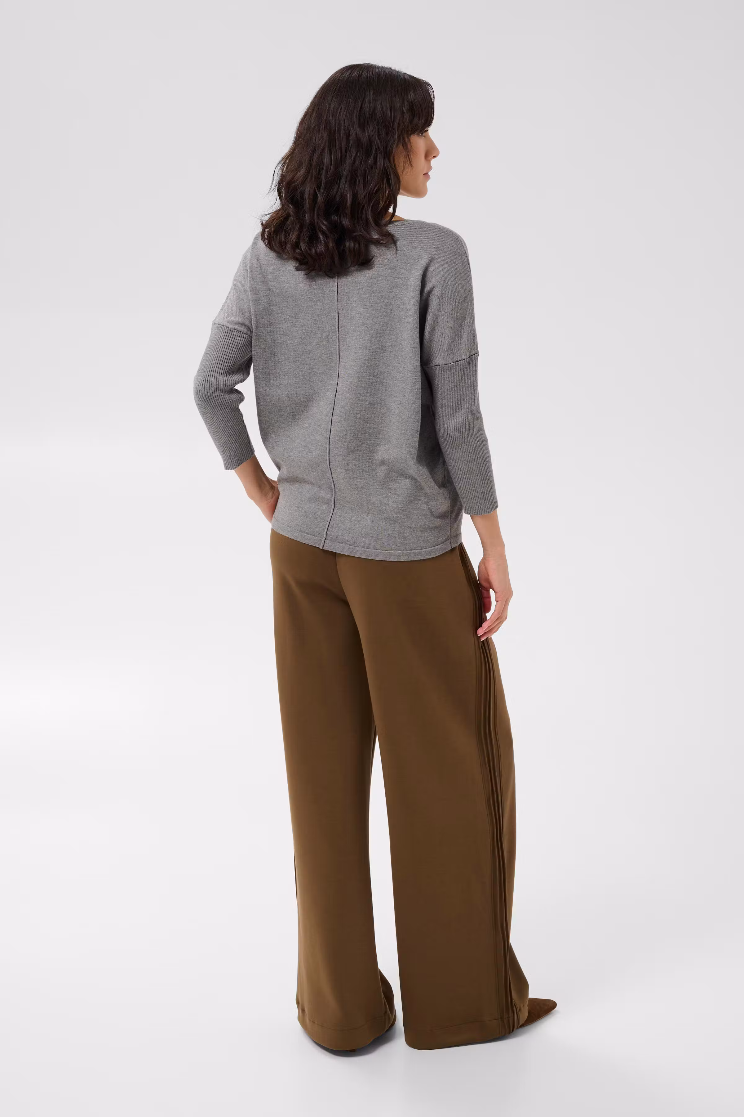 MilaSZ R-Neck Pullover
 LOOKBOOK BACK 30500003-1739141