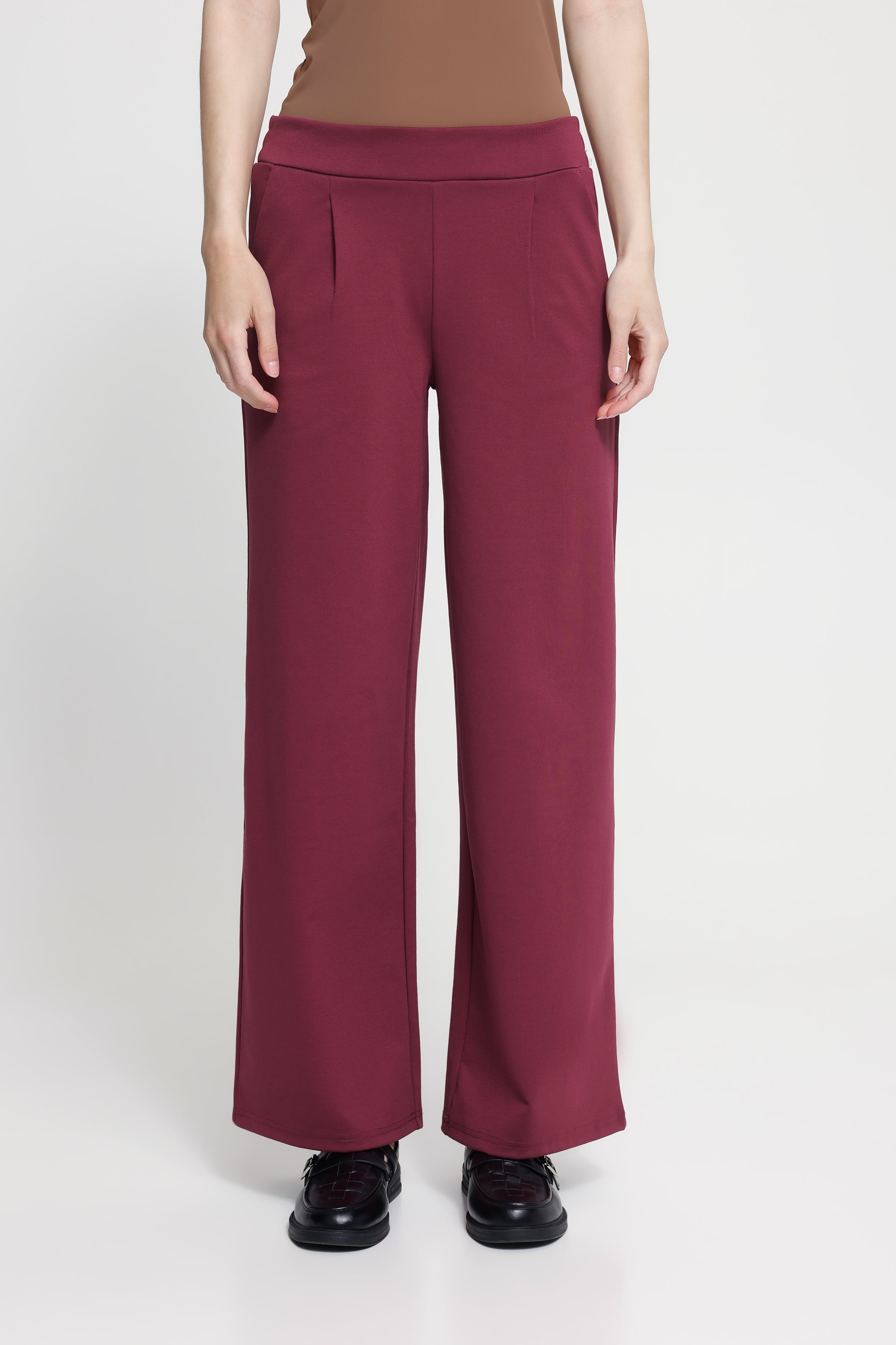 IHKATE LONG WIDE Broek LOOKBOOK FRONT 20118337-192024