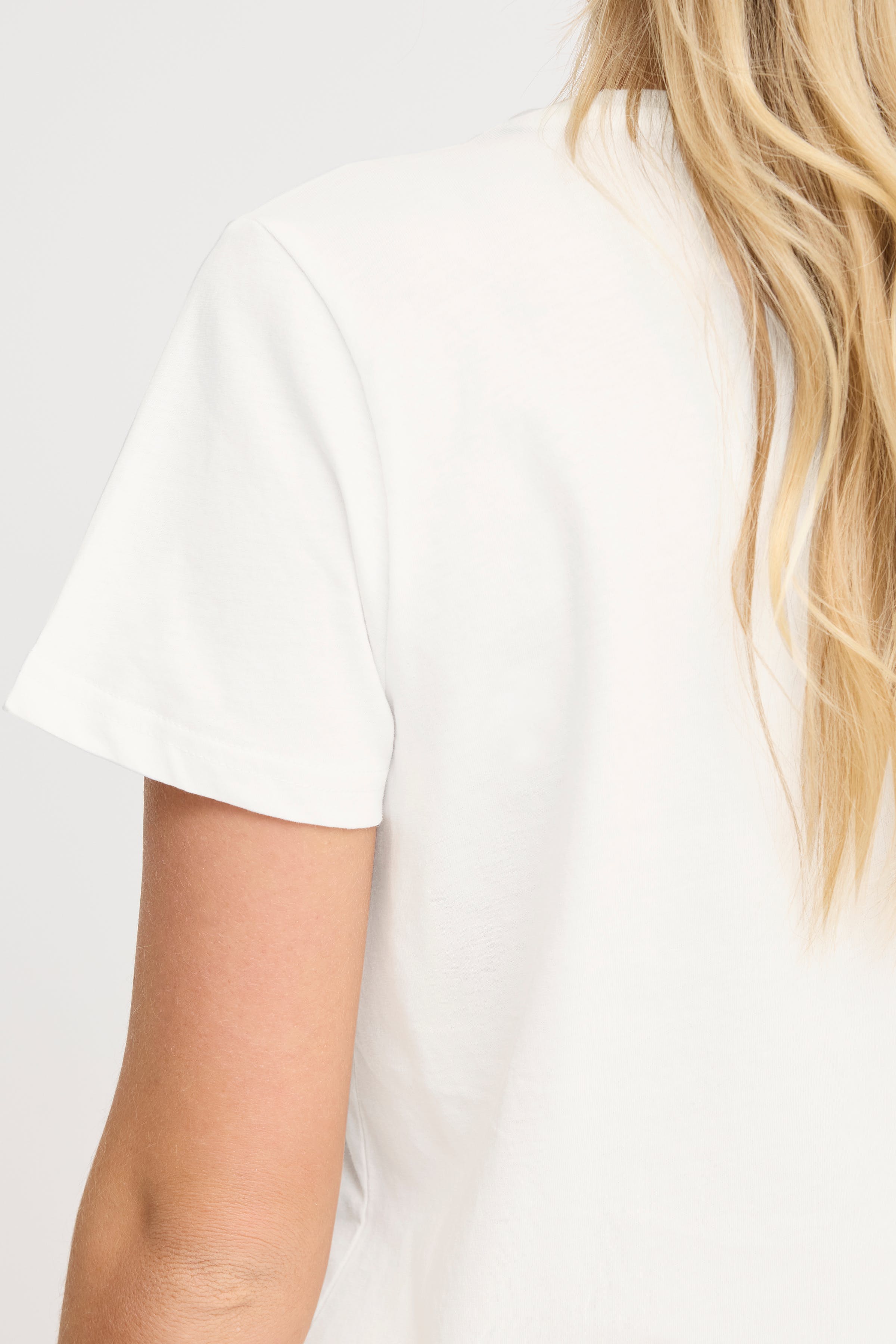 FRMAYRA T-shirt LOOKBOOK DETAIL 20615724-204746