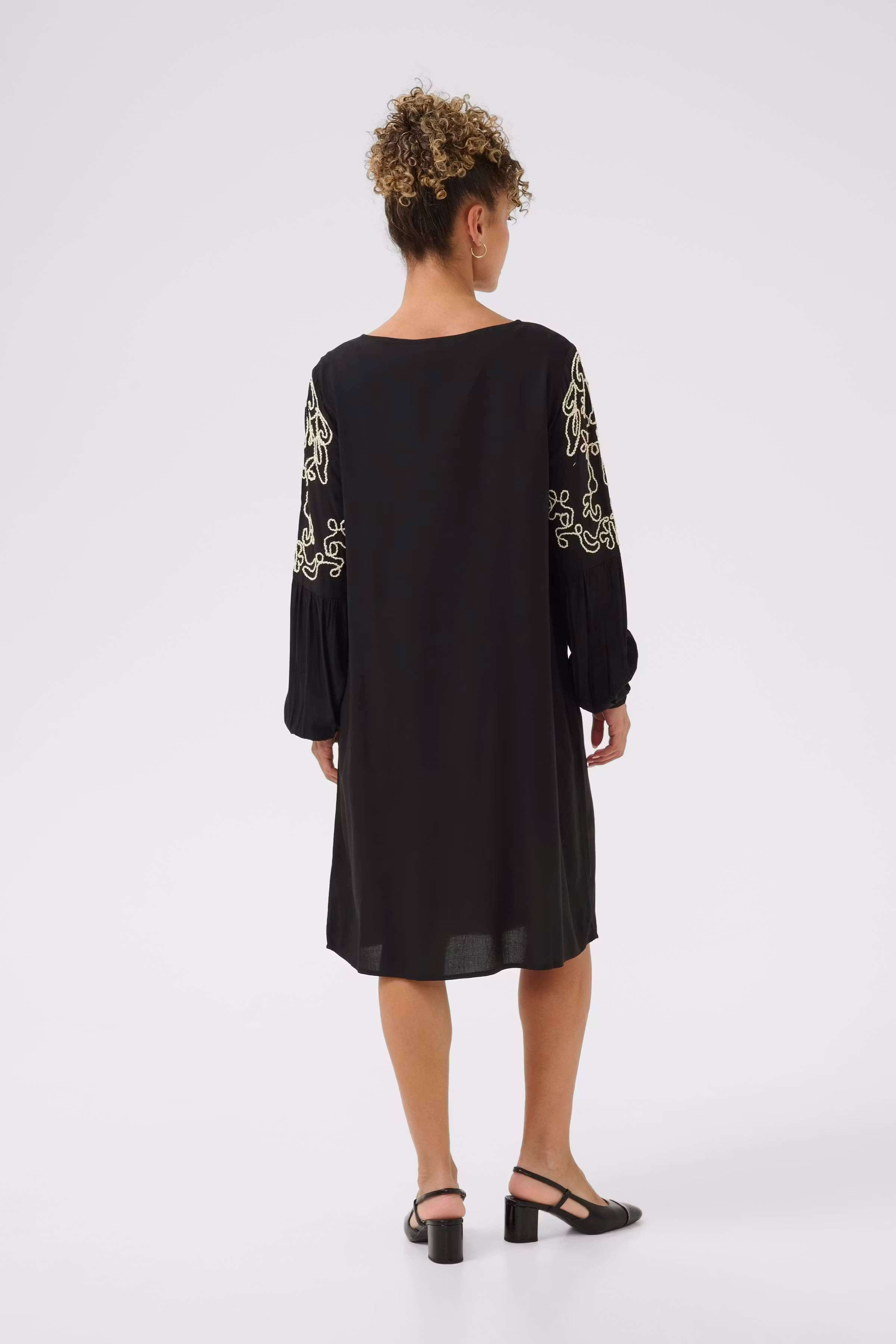 CRVivina Kleid LOOKBOOK BACK 10614399-100120