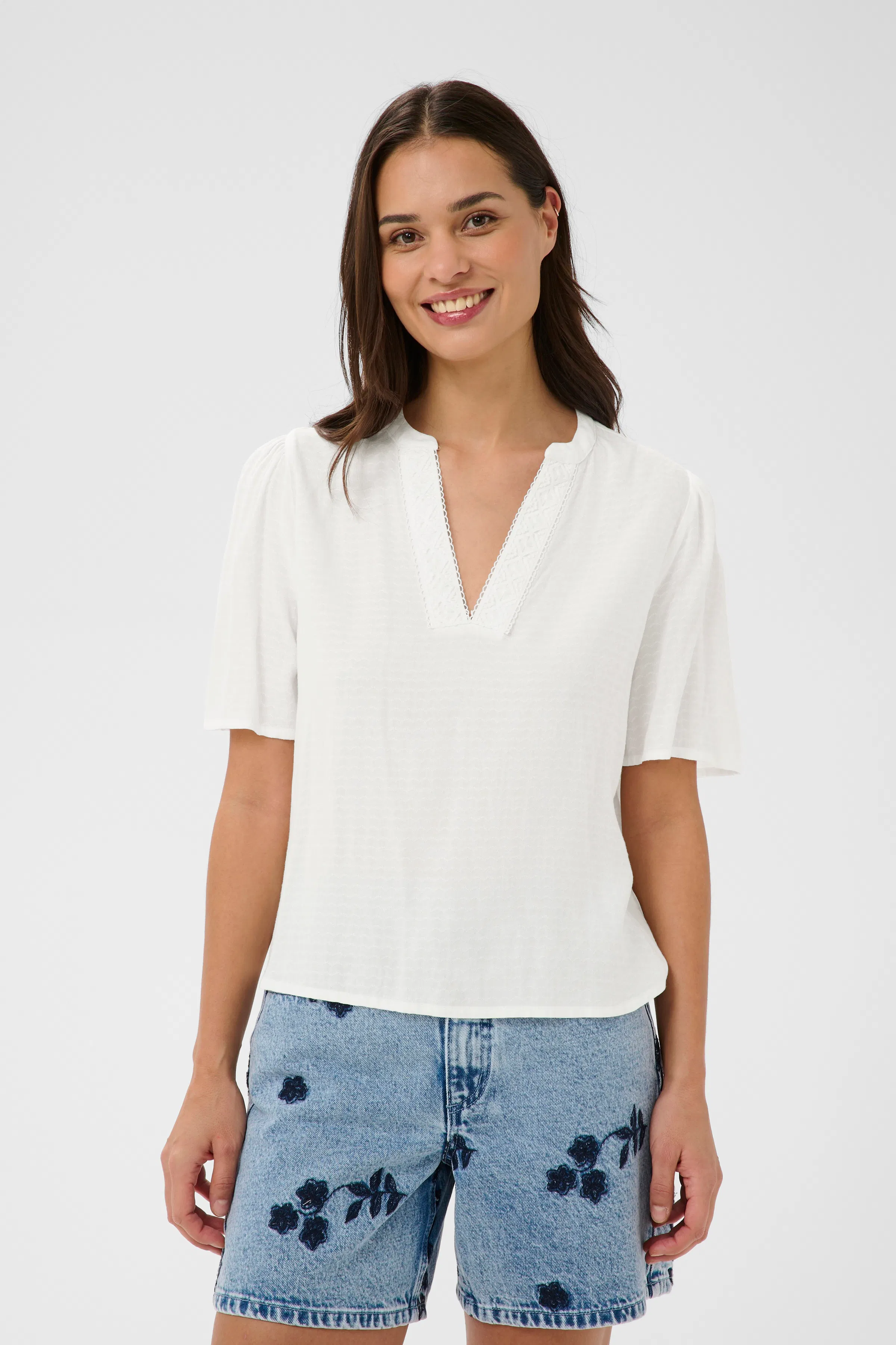 KAgina Bluse LOOKBOOK FRONT 10511643-110602