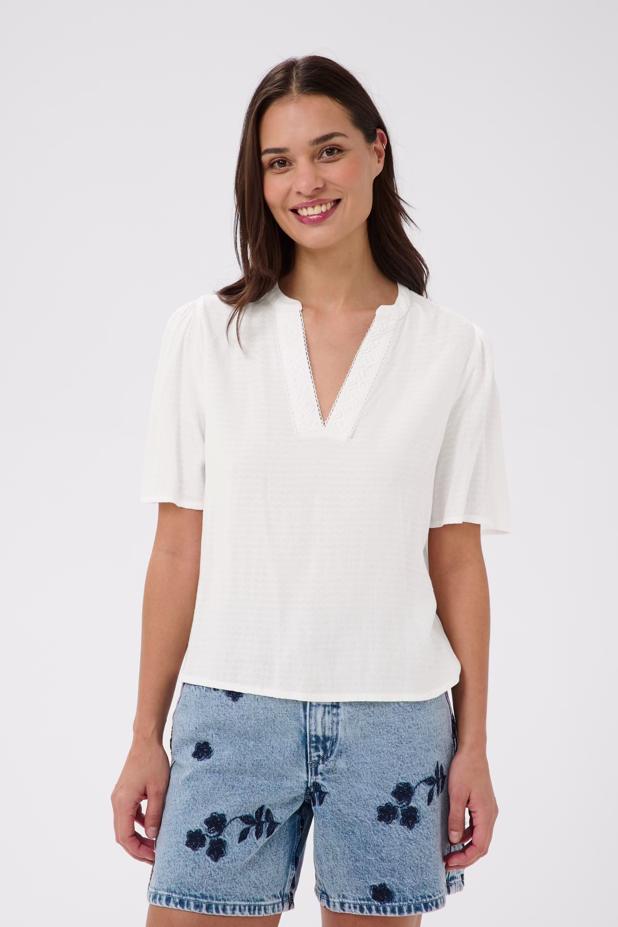 KAgina Bluse LOOKBOOK FRONT 10511643-110602