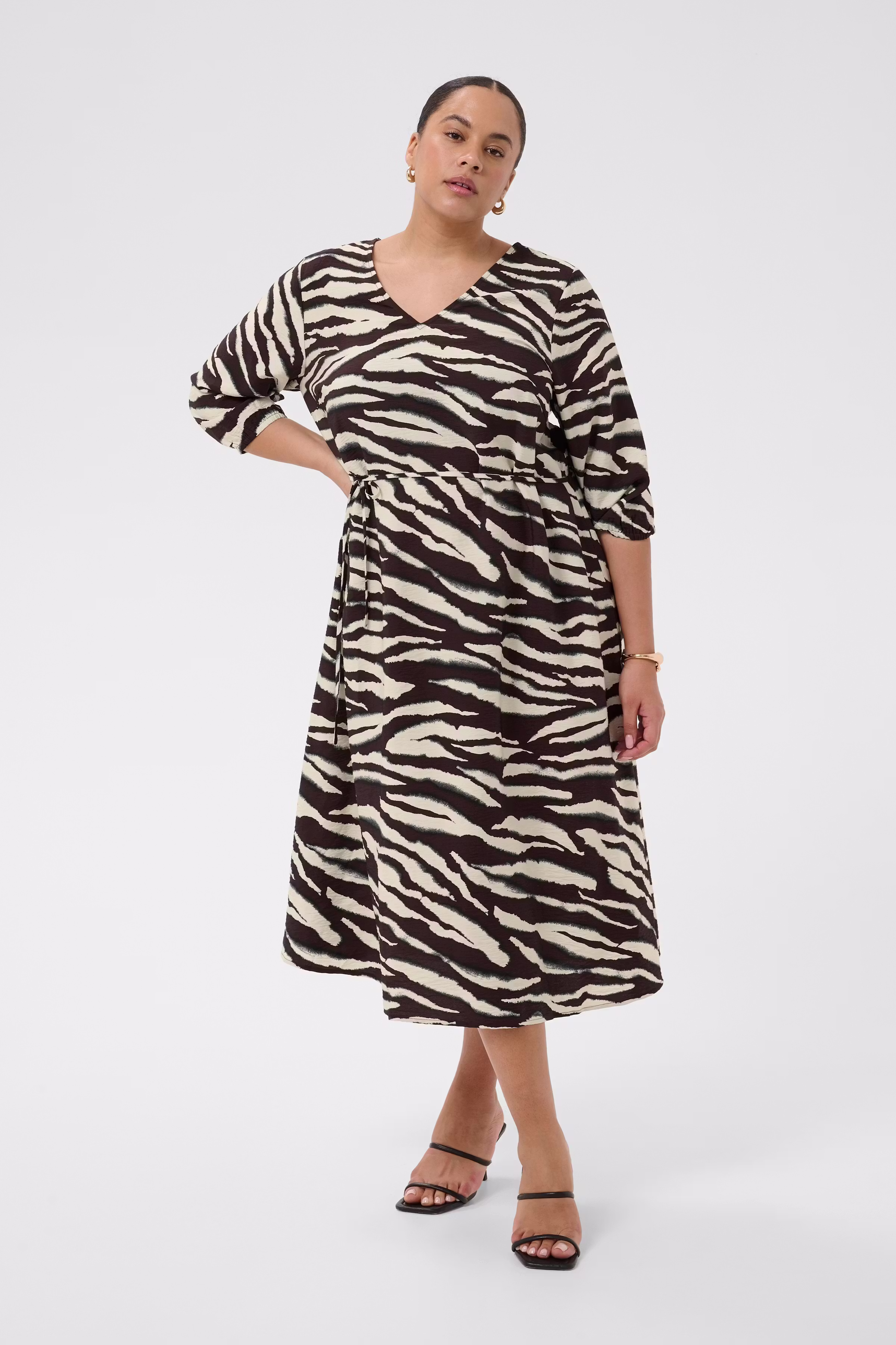 KCvika Kleid LOOKBOOK FRONT 10584279-109449