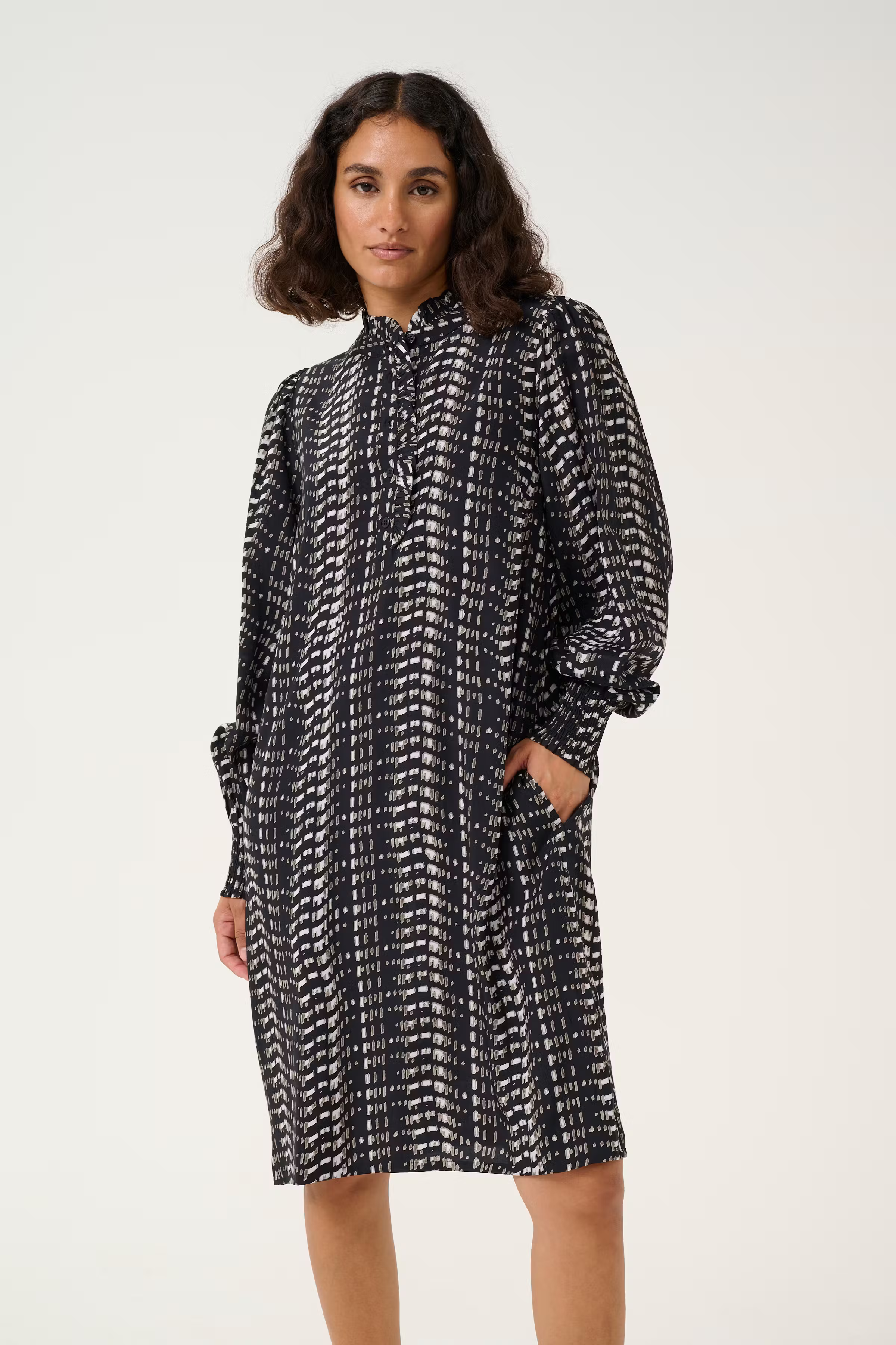 KAalice Dress LOOKBOOK FRONT 10509404-106972