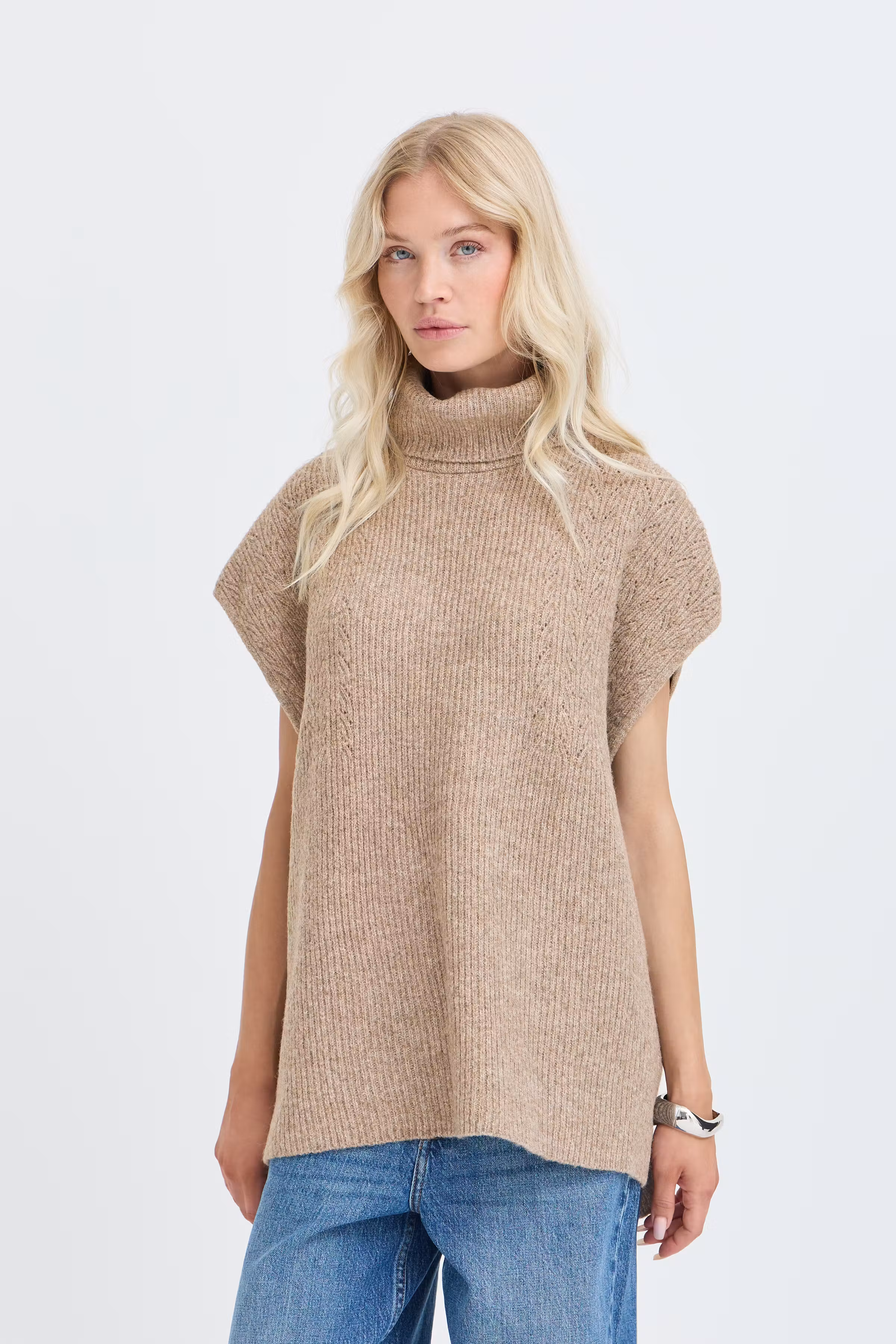 BYVILKO Poncho LOOKBOOK FRONT 20819345-1811121