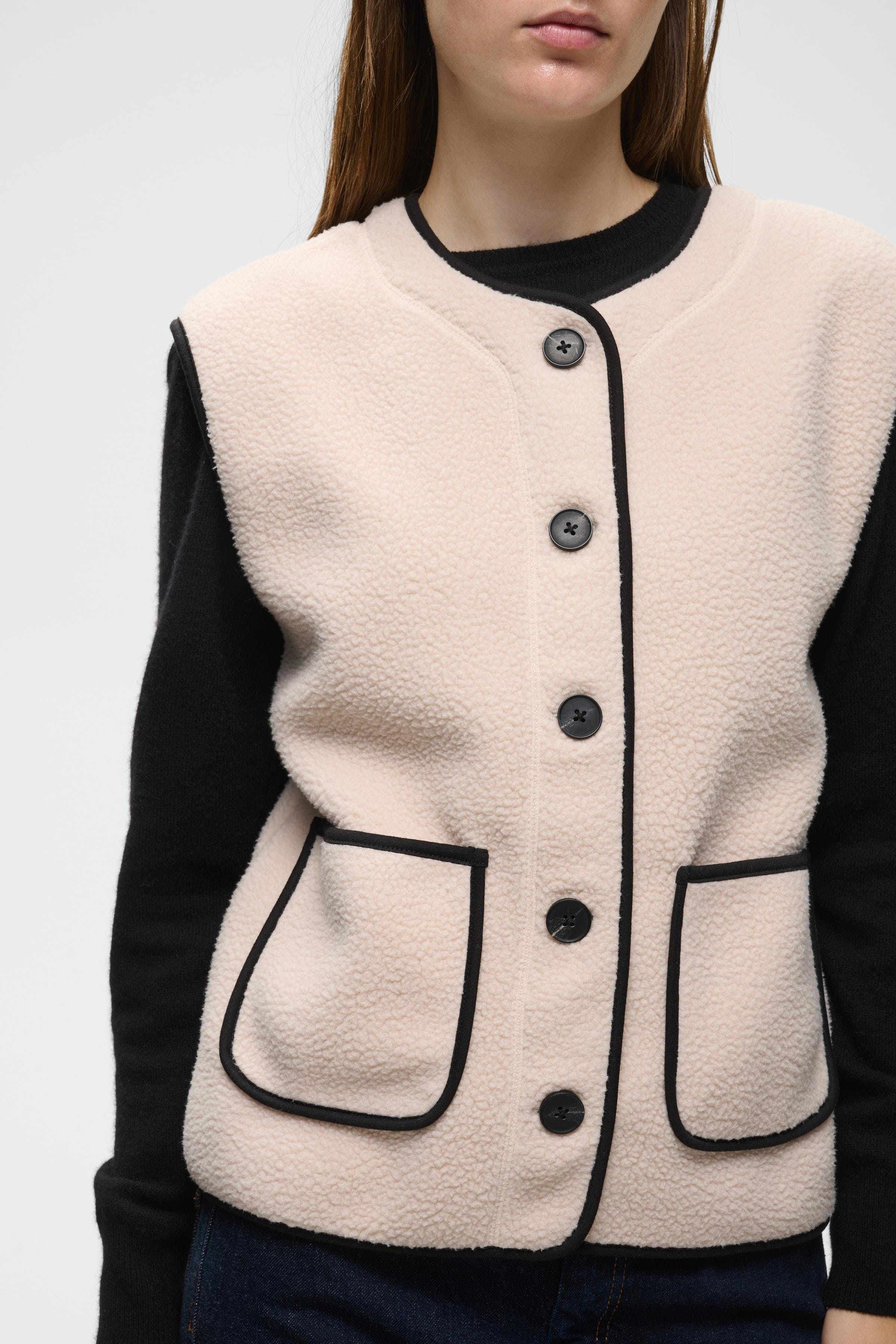 ABBINAIW Vest LOOKBOOK DETAIL 30112872-130403