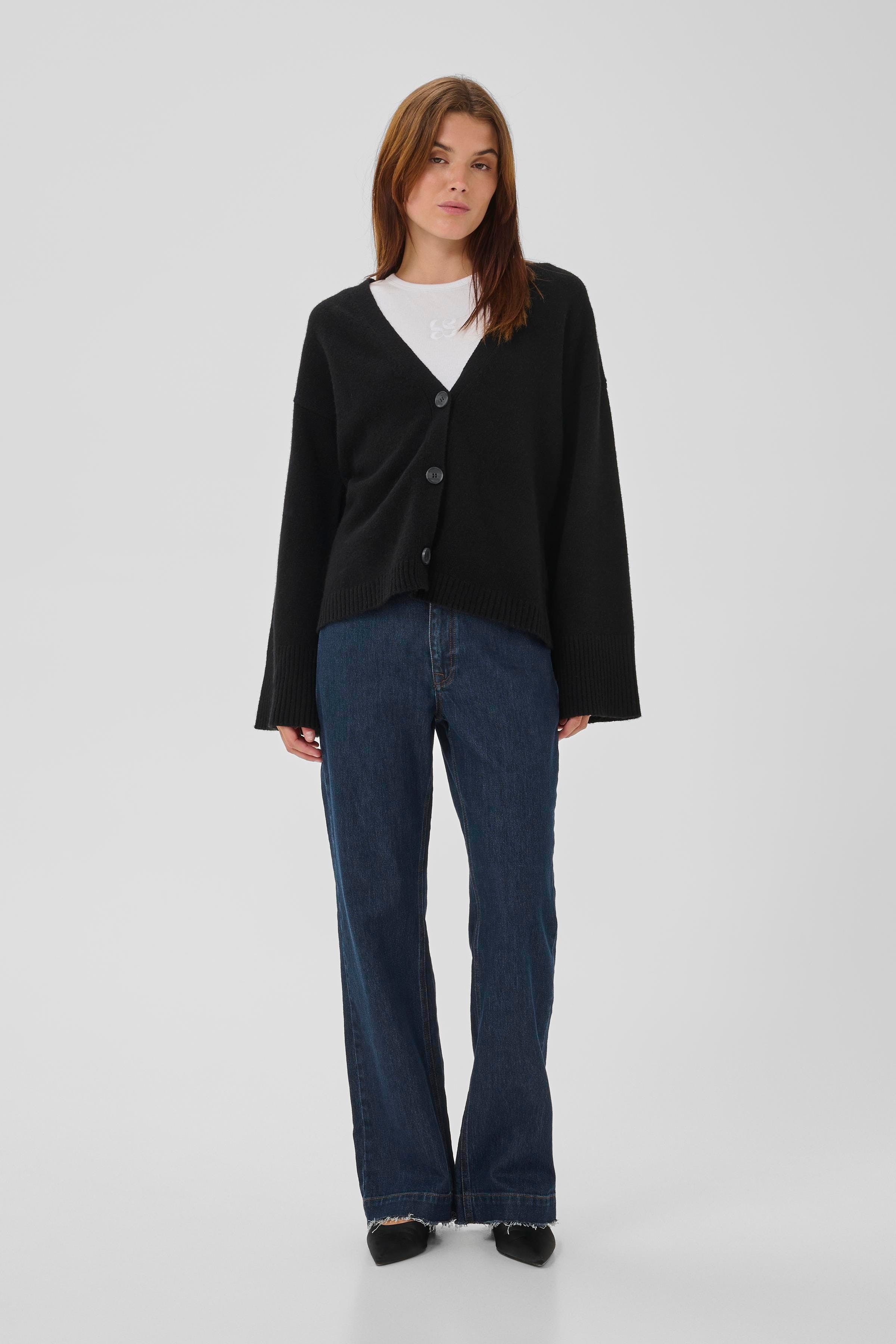 MWEbba High Straight Slit LOOKBOOK FRONT 10705266-100067