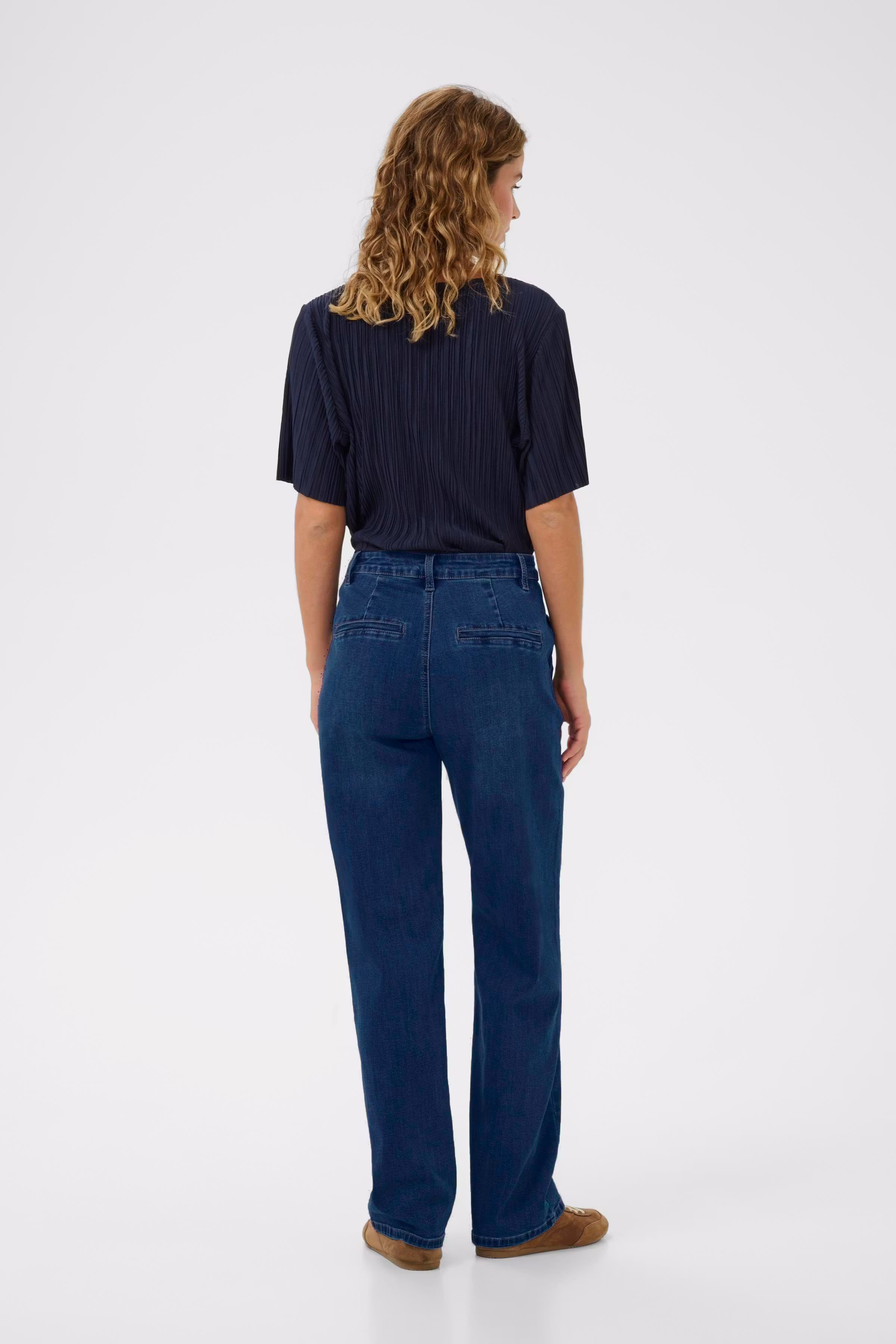 CRVisti Straight Leg Jeans LOOKBOOK BACK 10613942-108742