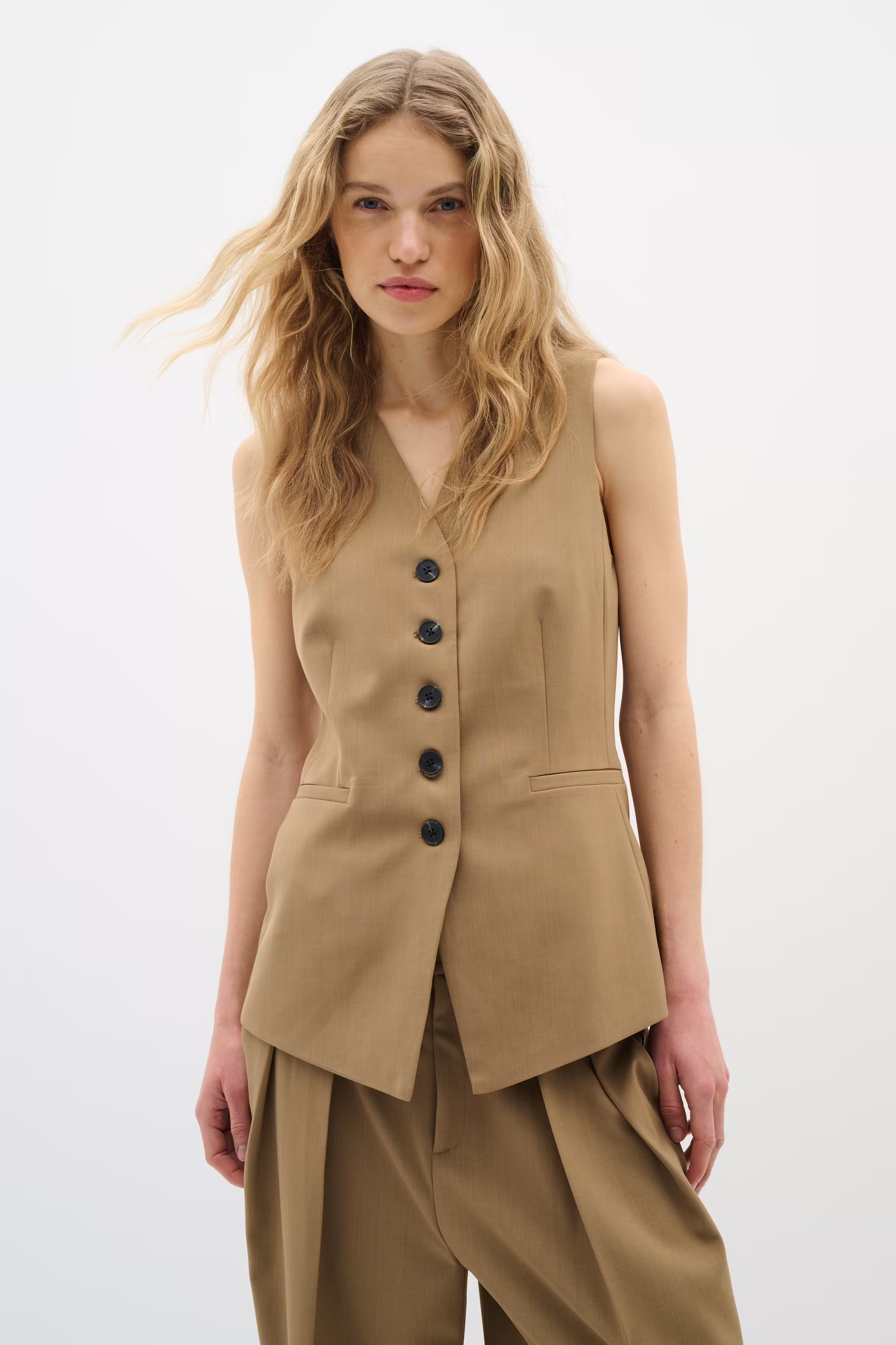 BriettaIW Vest LOOKBOOK FRONT 30110961-1808401