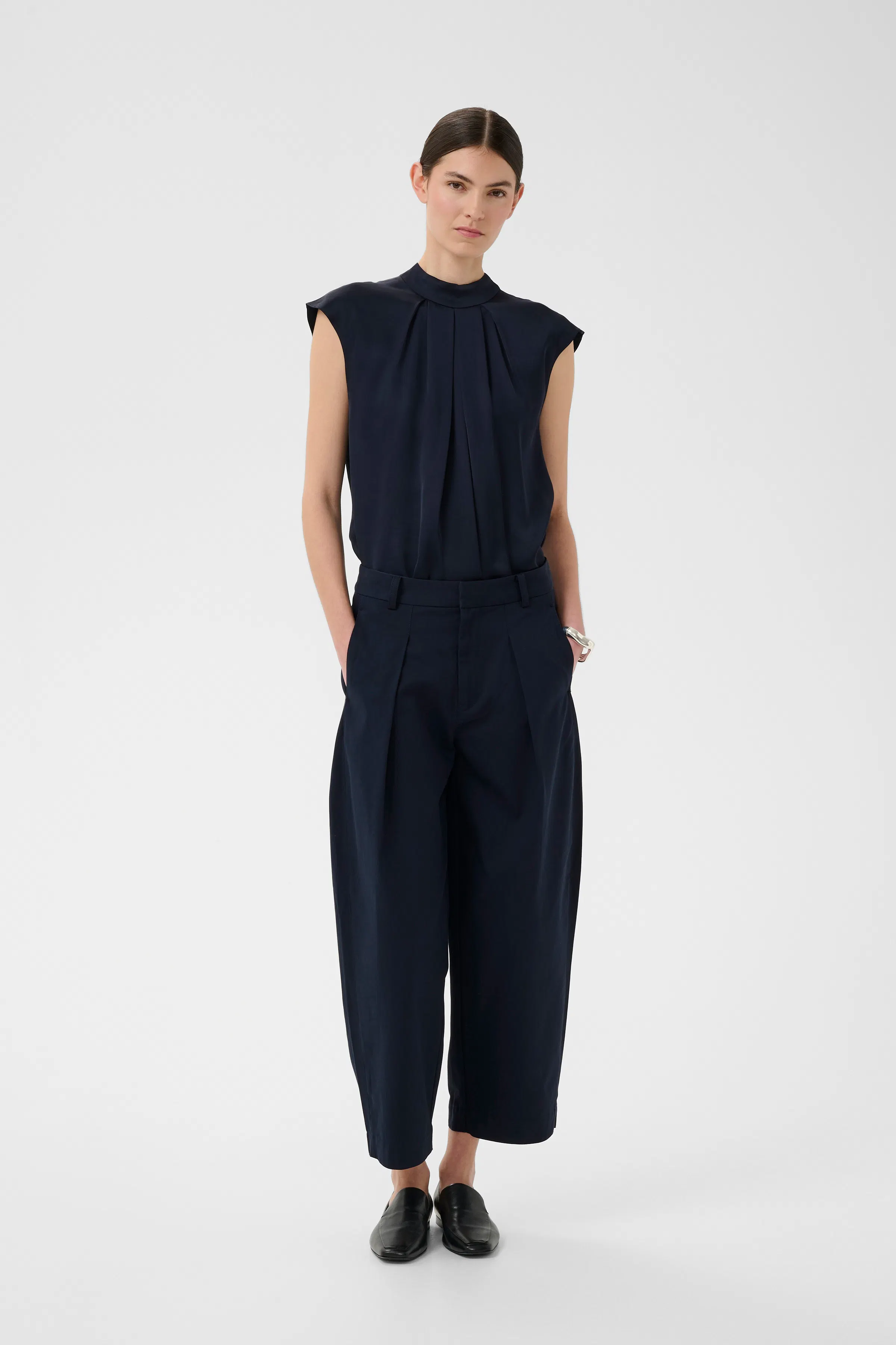 TinikkaIW Cropped Broek LOOKBOOK FRONT 30111258-193831