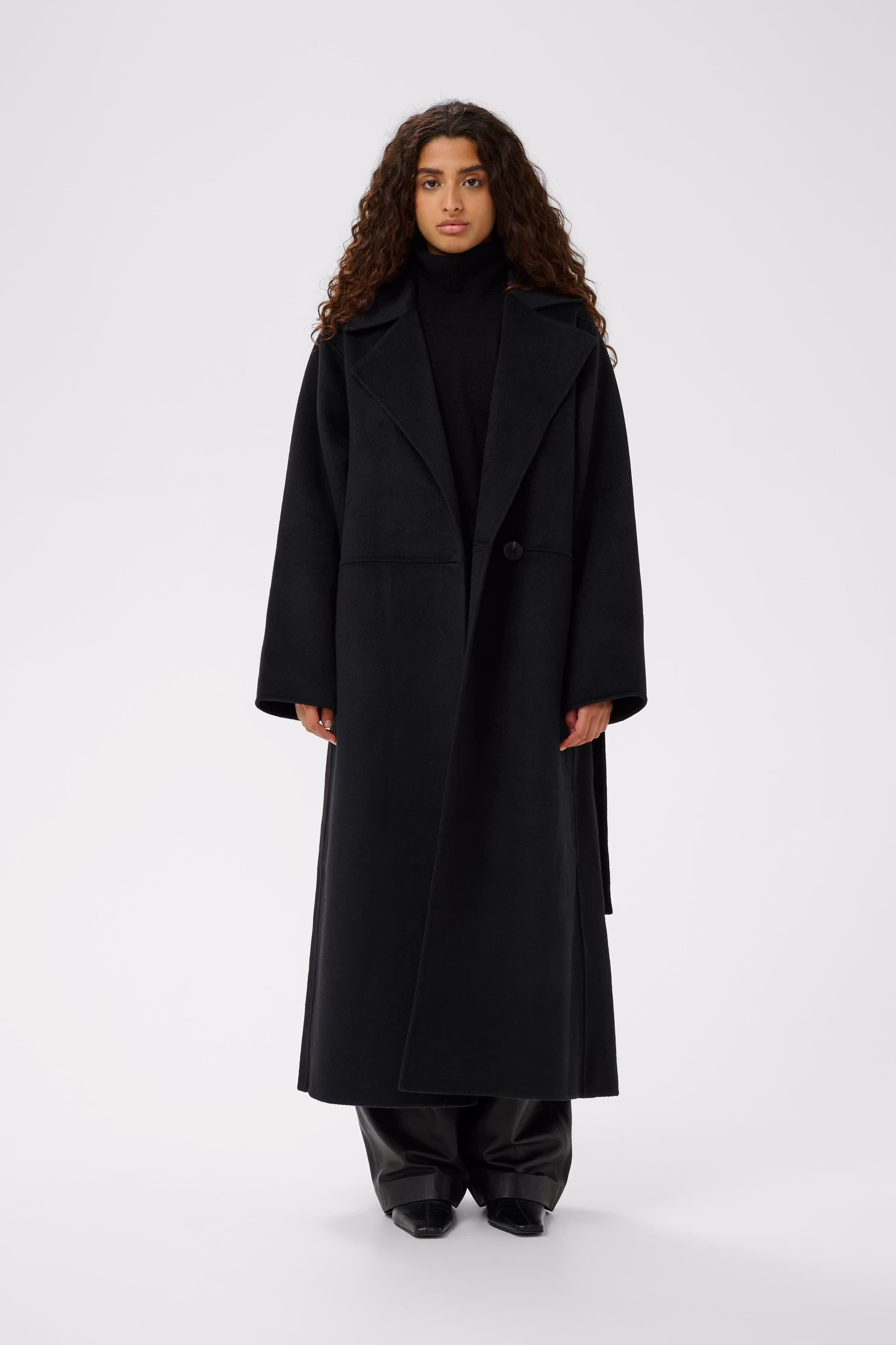 YillaIW Coat LOOKBOOK FRONT 30110608-194008