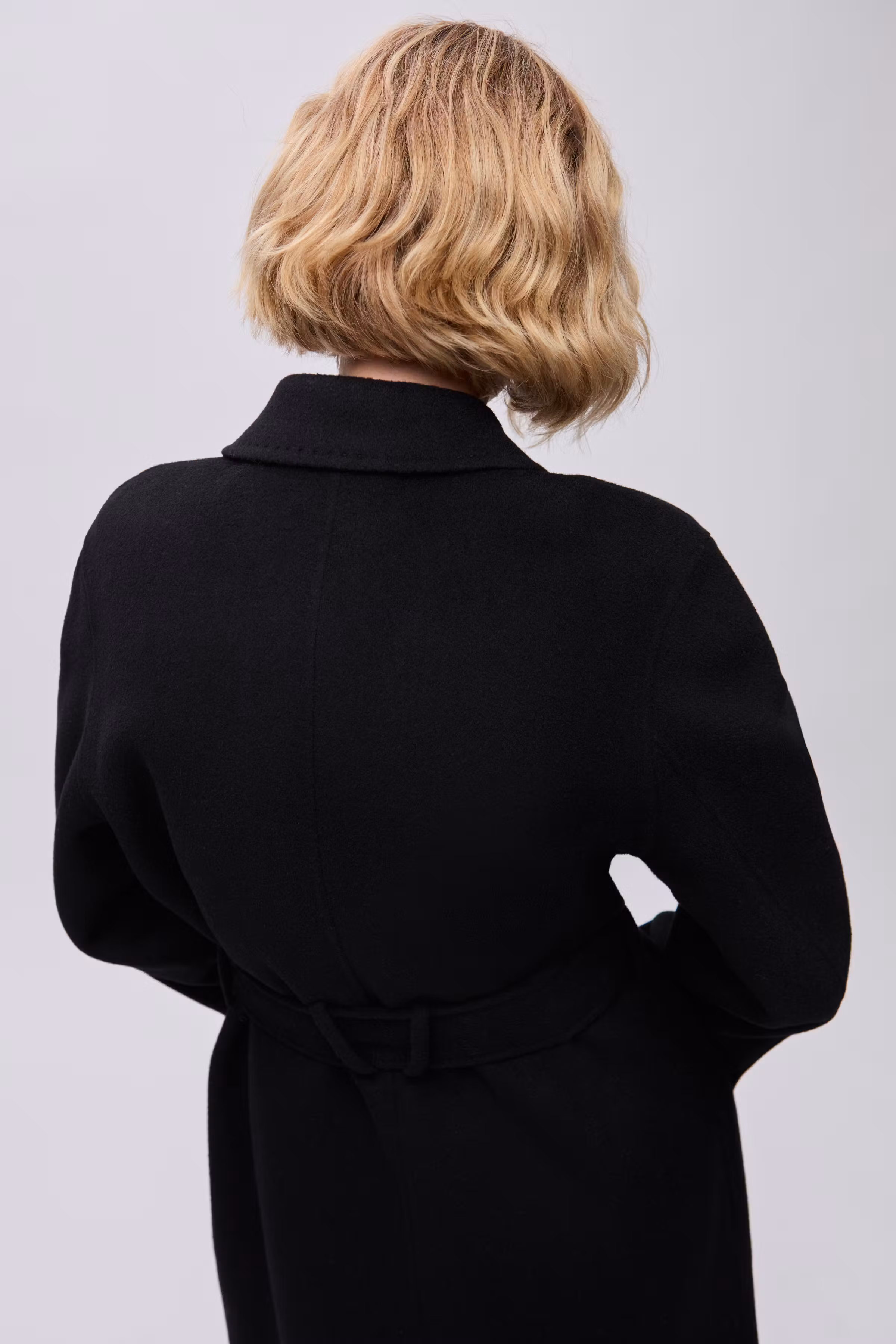 IOCelia Mantel LOOKBOOK BACK 30600090-BK999