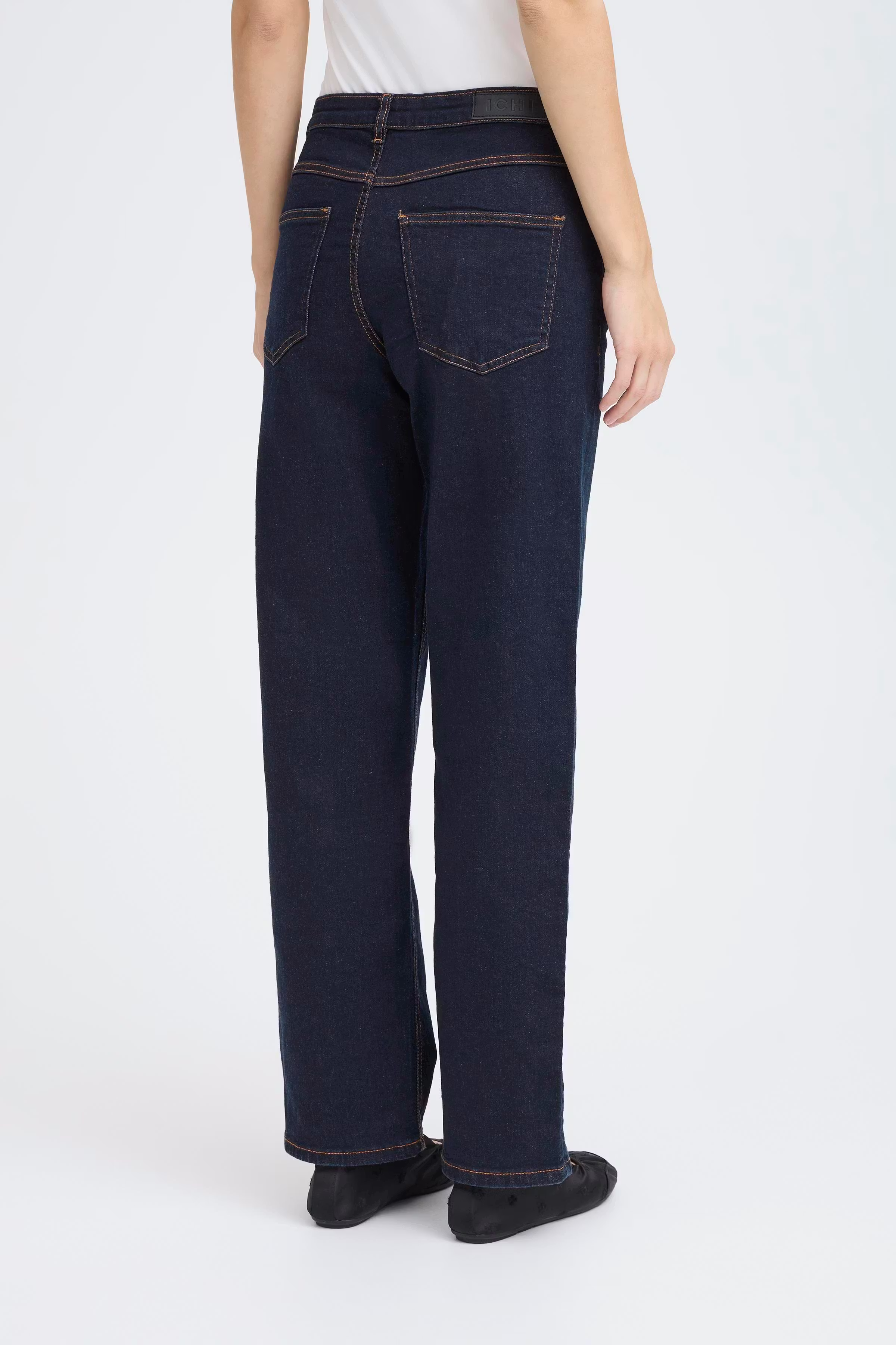 IHTWIGGY STRAIGHT Jeans LOOKBOOK FRONT 20119128-900000209