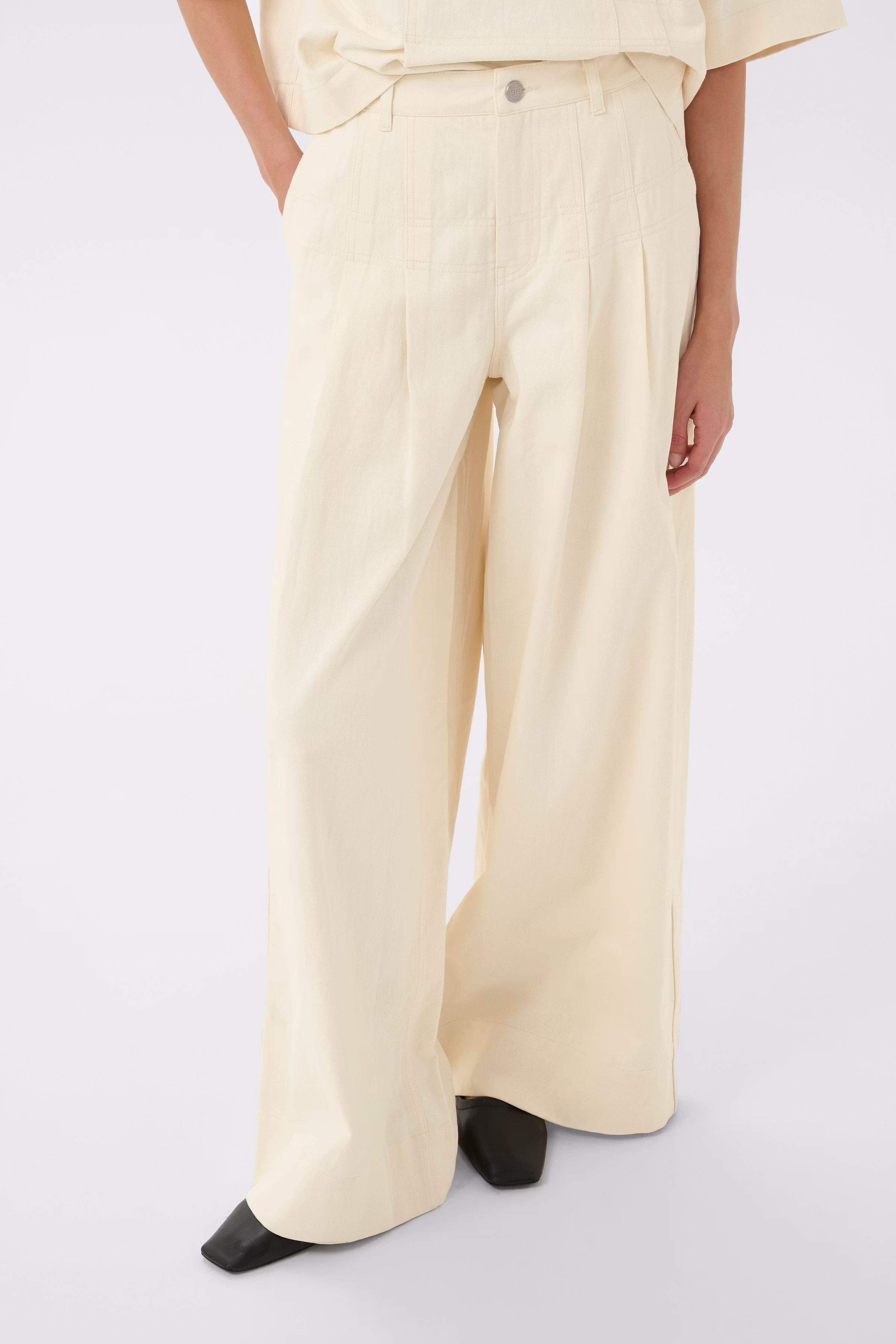 KBEleanor Jeans LOOKBOOK FRONT 10105815-110103