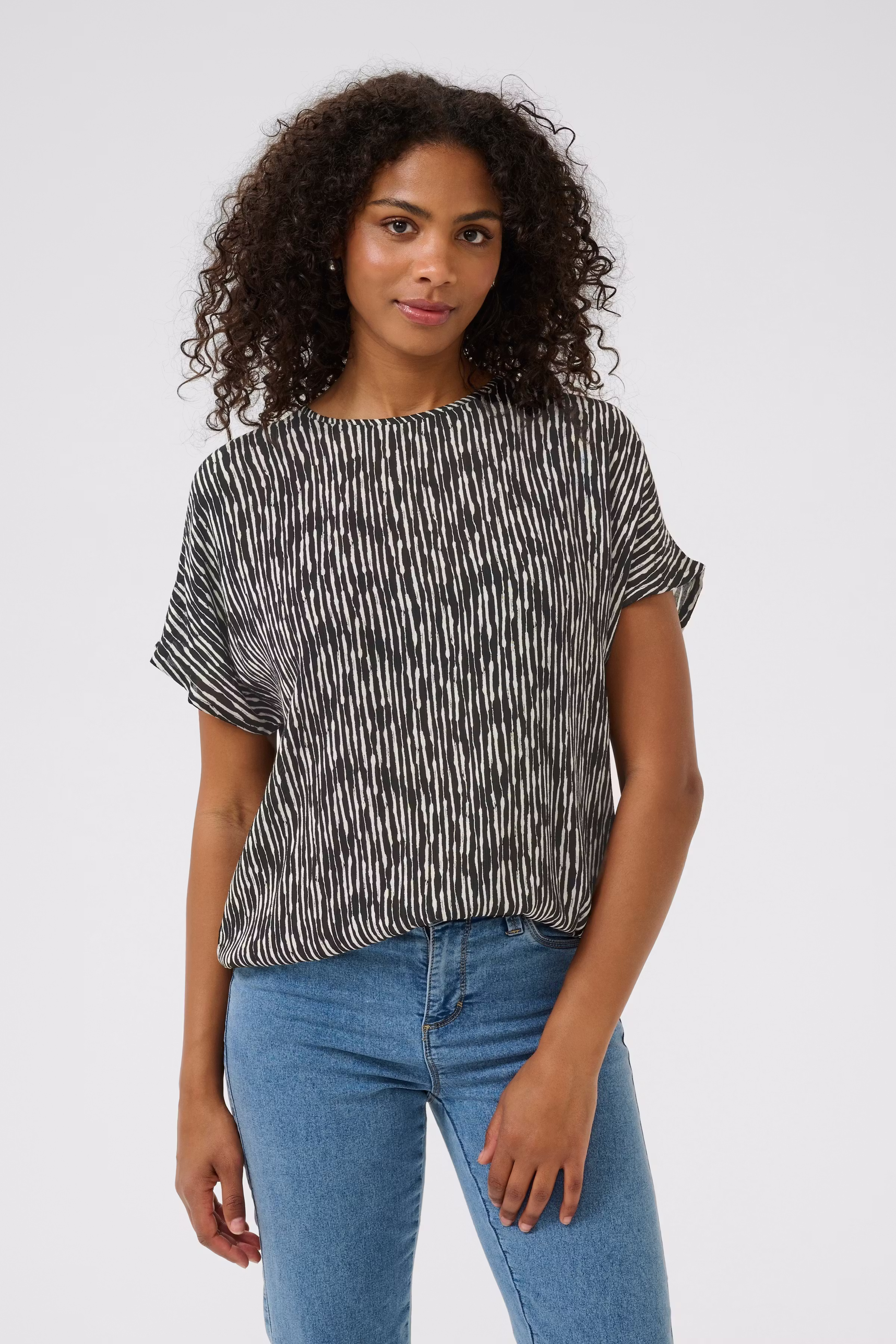 KAamber Blouse LOOKBOOK FRONT 10508257-107944