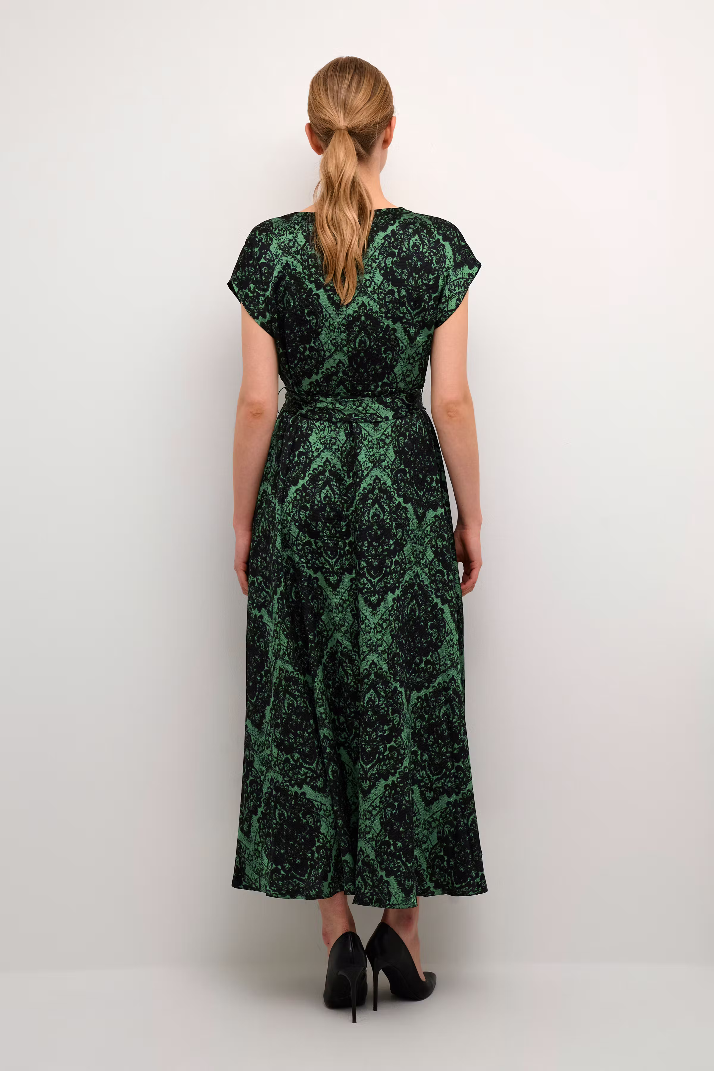 CRLoretta Dress LOOKBOOK FRONT 10610826-105130