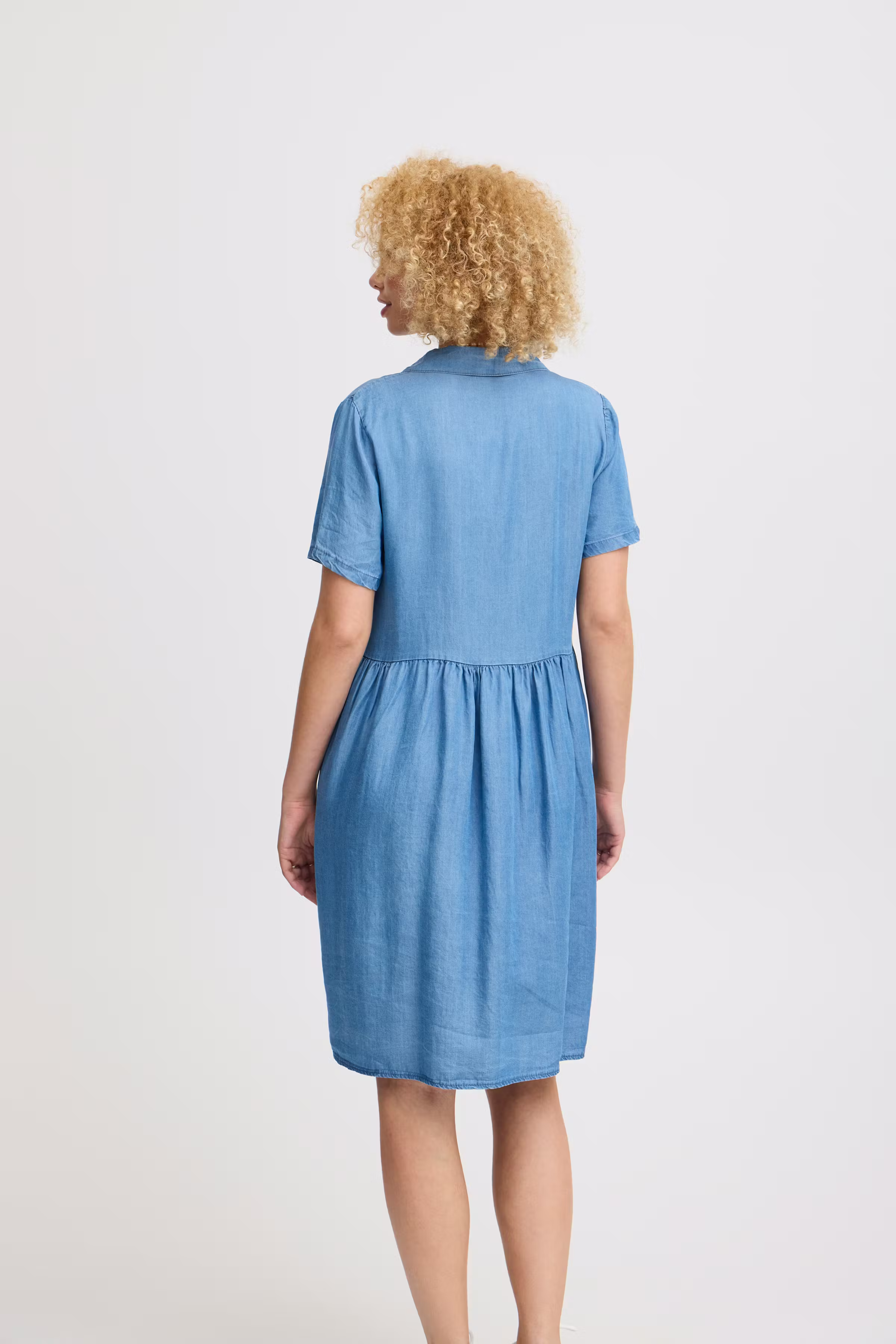 SBJARLINY Kjole LOOKBOOK BACK 22100618-203403