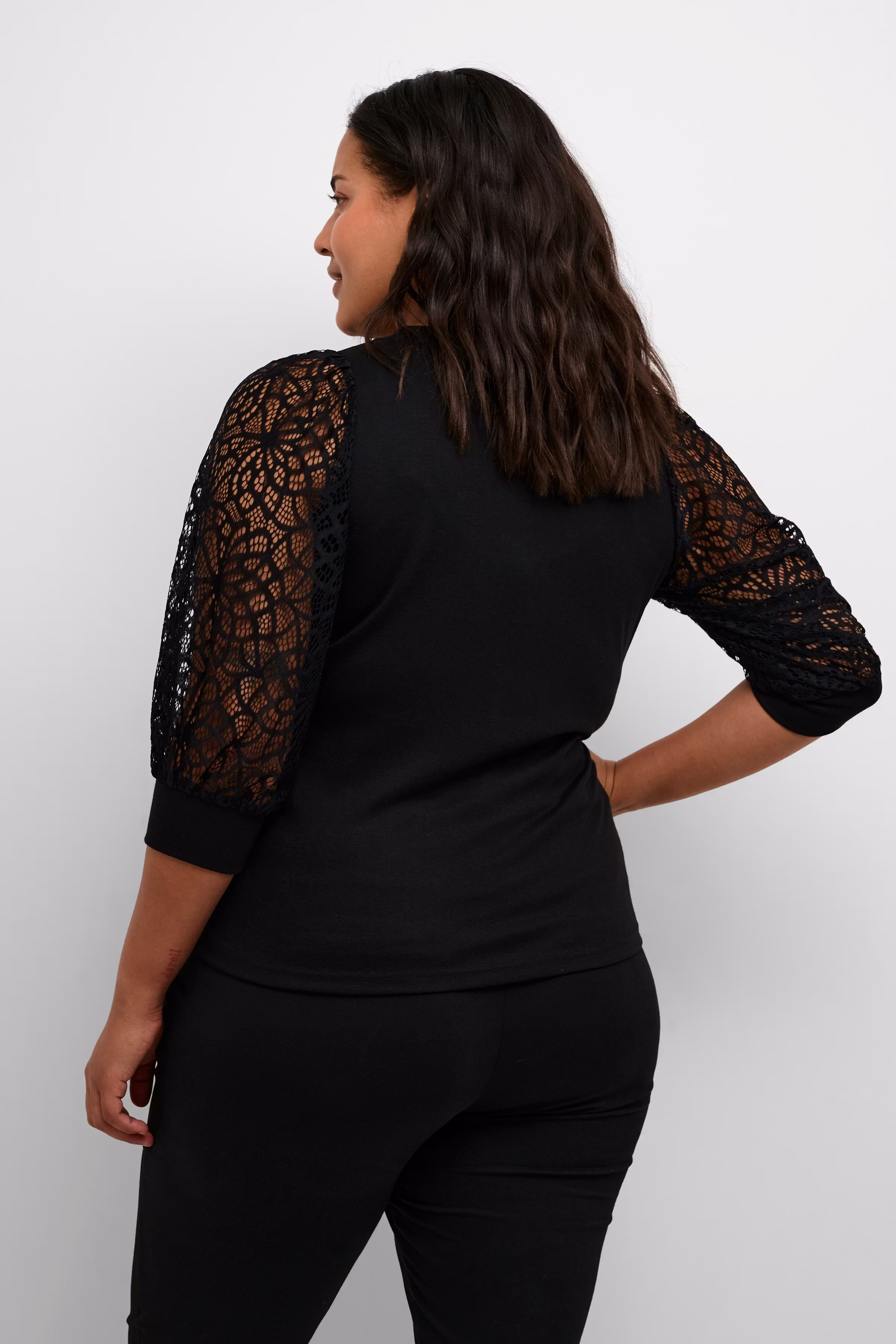 KCbella T-Shirt LOOKBOOK BACK 10581899-100121