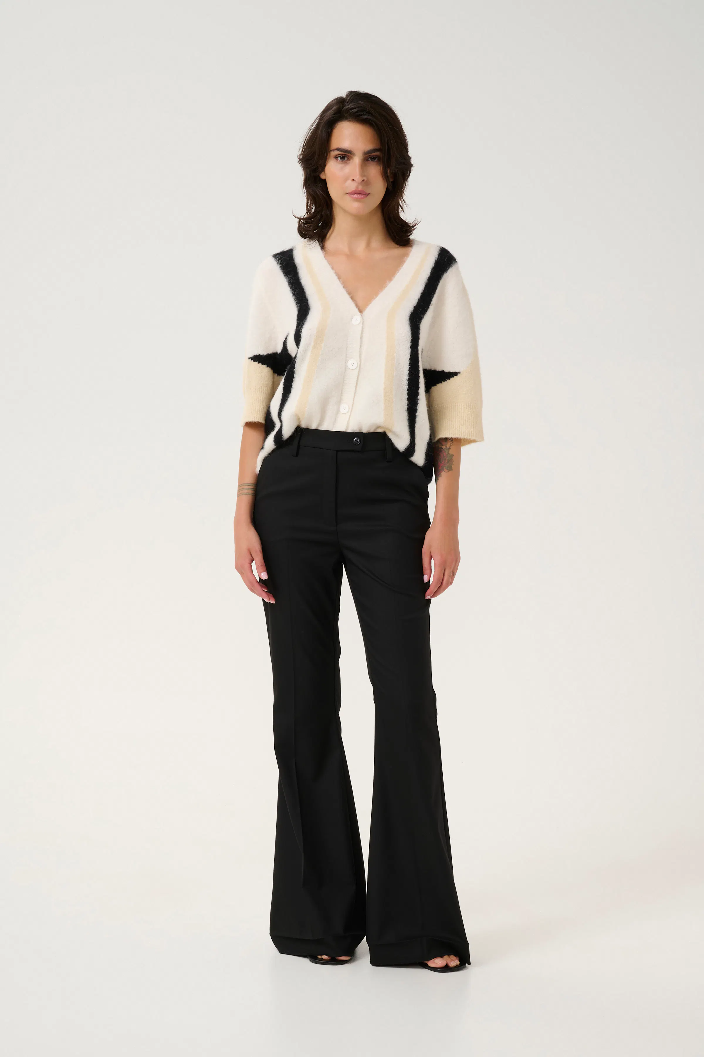 GZalpha Cardigan LOOKBOOK FRONT 10910065-107486