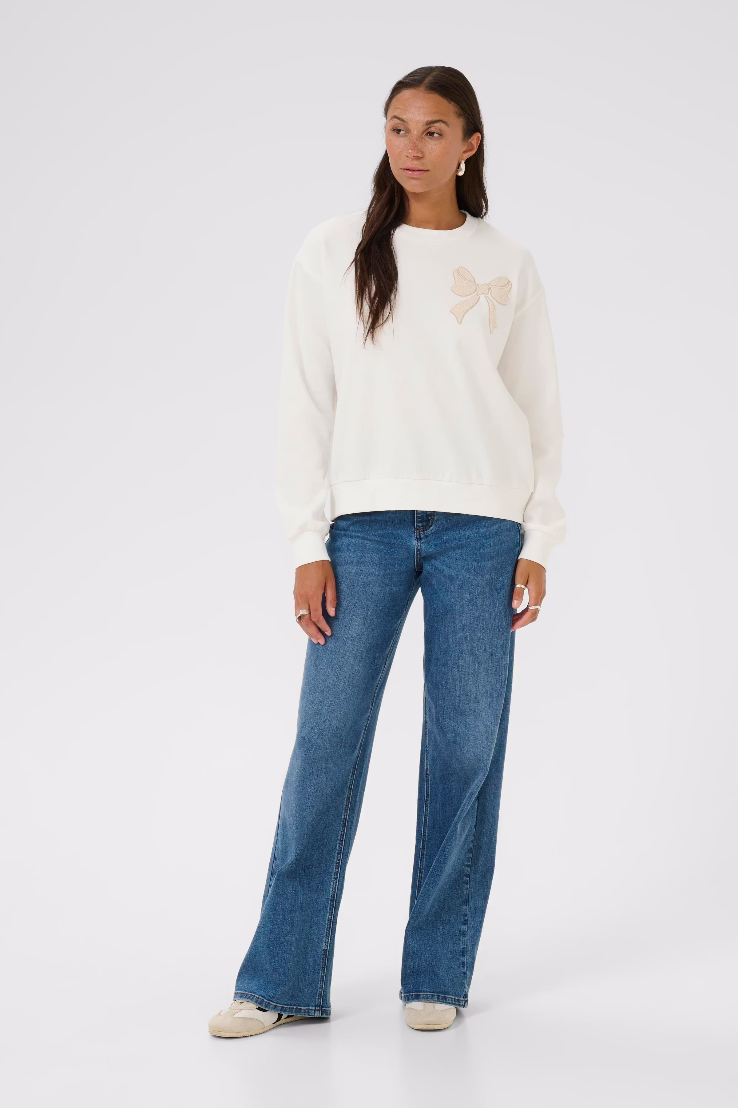 KAelenora Sweatshirt LOOKBOOK FRONT 10510672-108786