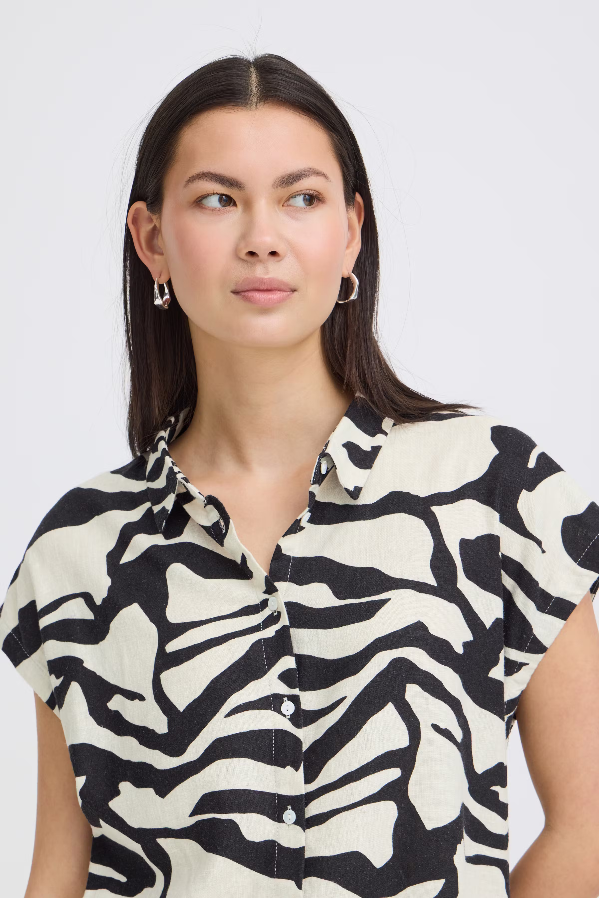 IHLINNO Kortärmad blus LOOKBOOK DETAIL 20122922-900005584