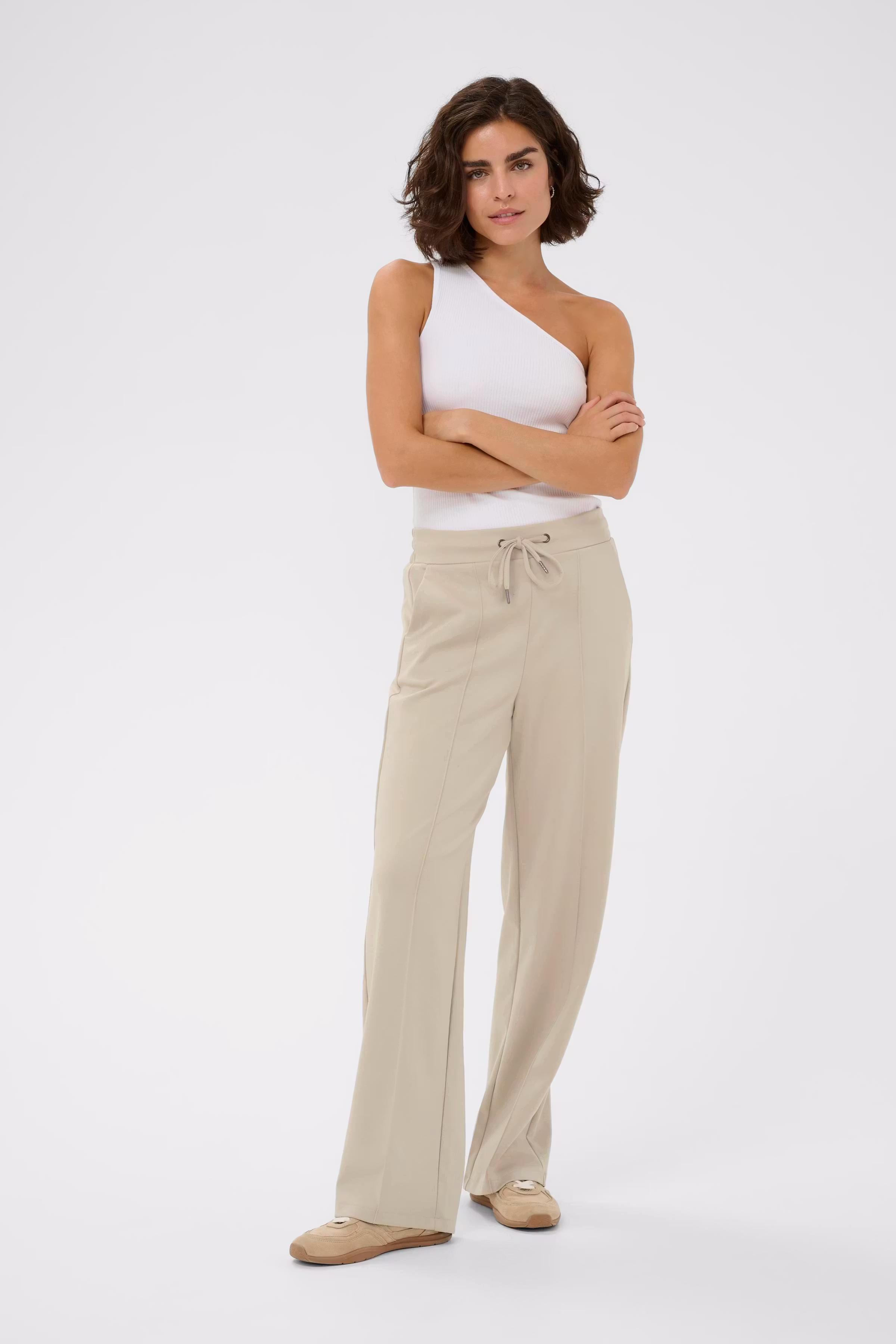 KAjenny Straight Pants LOOKBOOK FRONT 10508621-151305