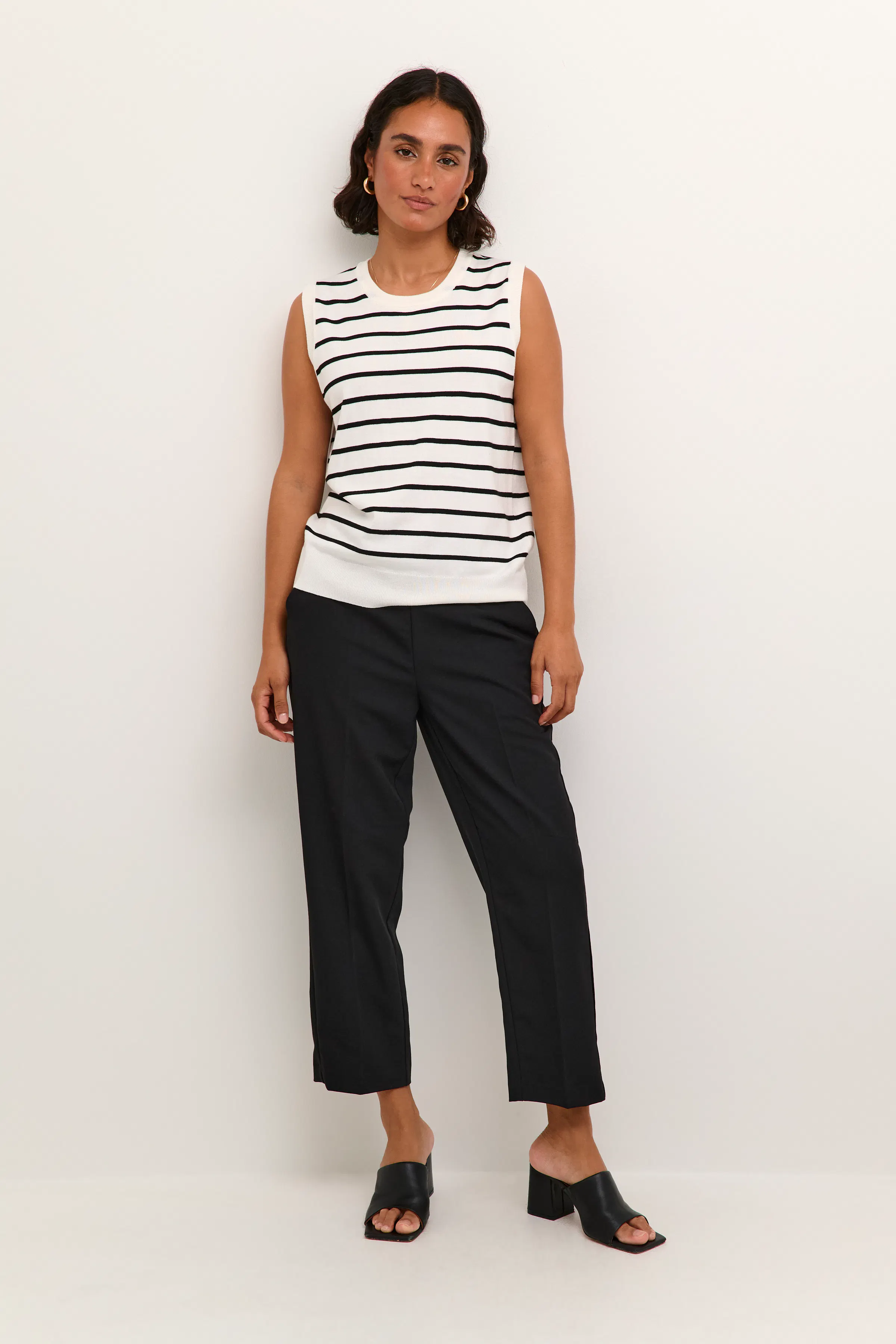 KAlizzy Strikket vest LOOKBOOK FRONT 10508539-105727