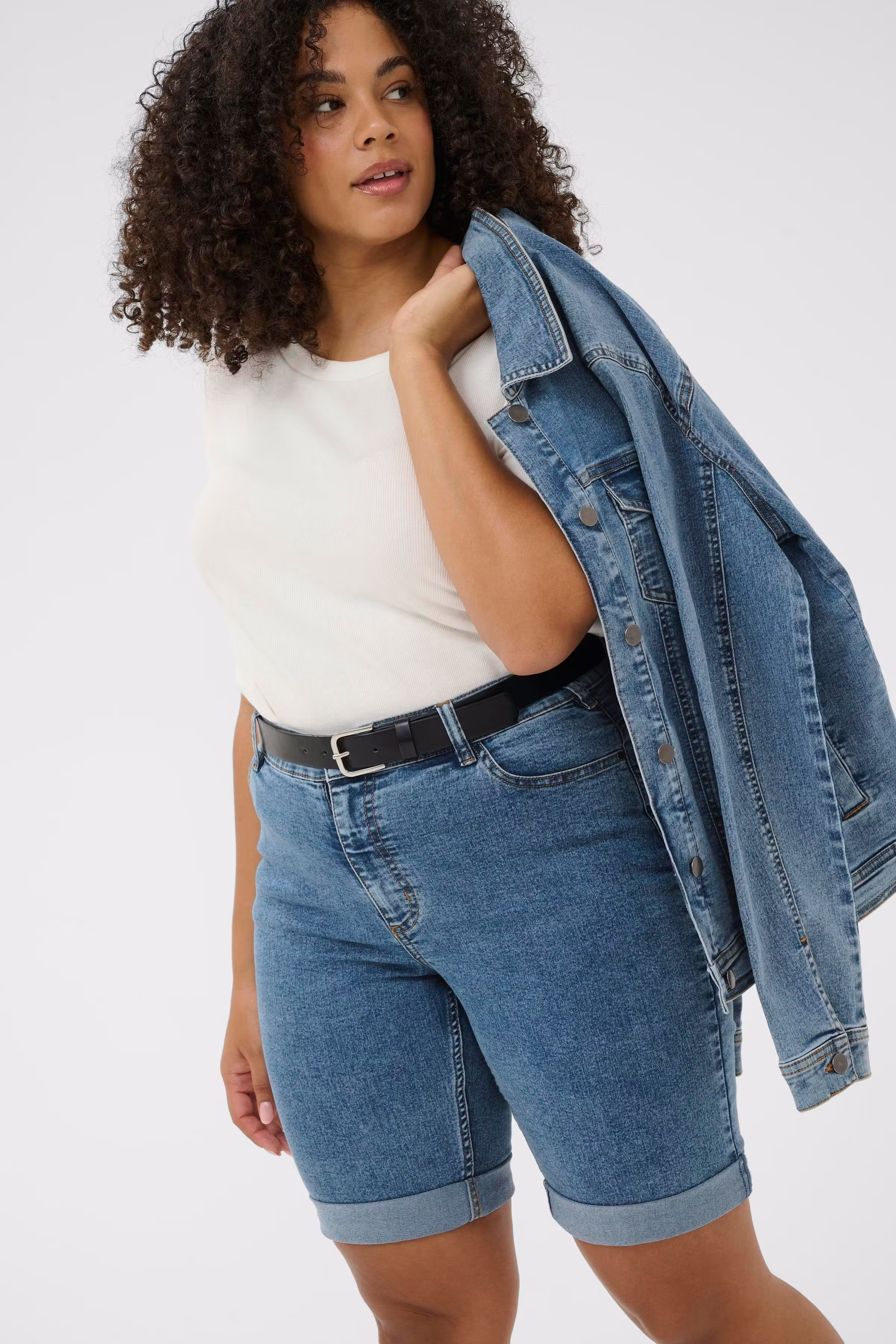 KCvilana Shorts LOOKBOOK DETAIL 10584086-103166