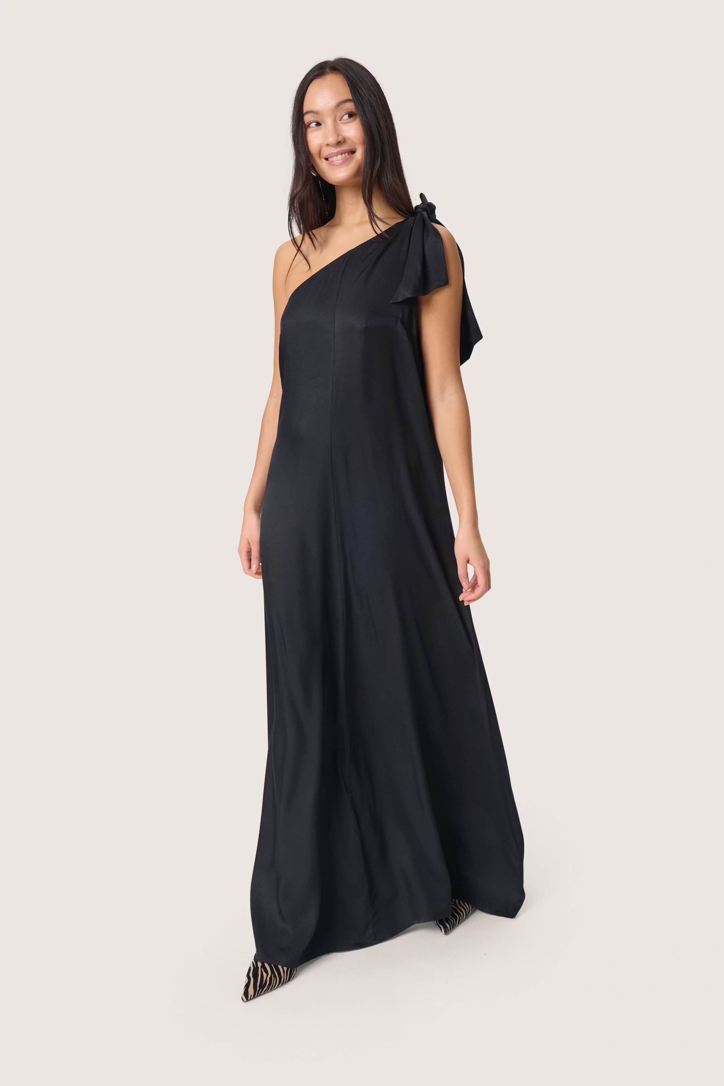 SLBecca Kleid LOOKBOOK FRONT 30408519-194008