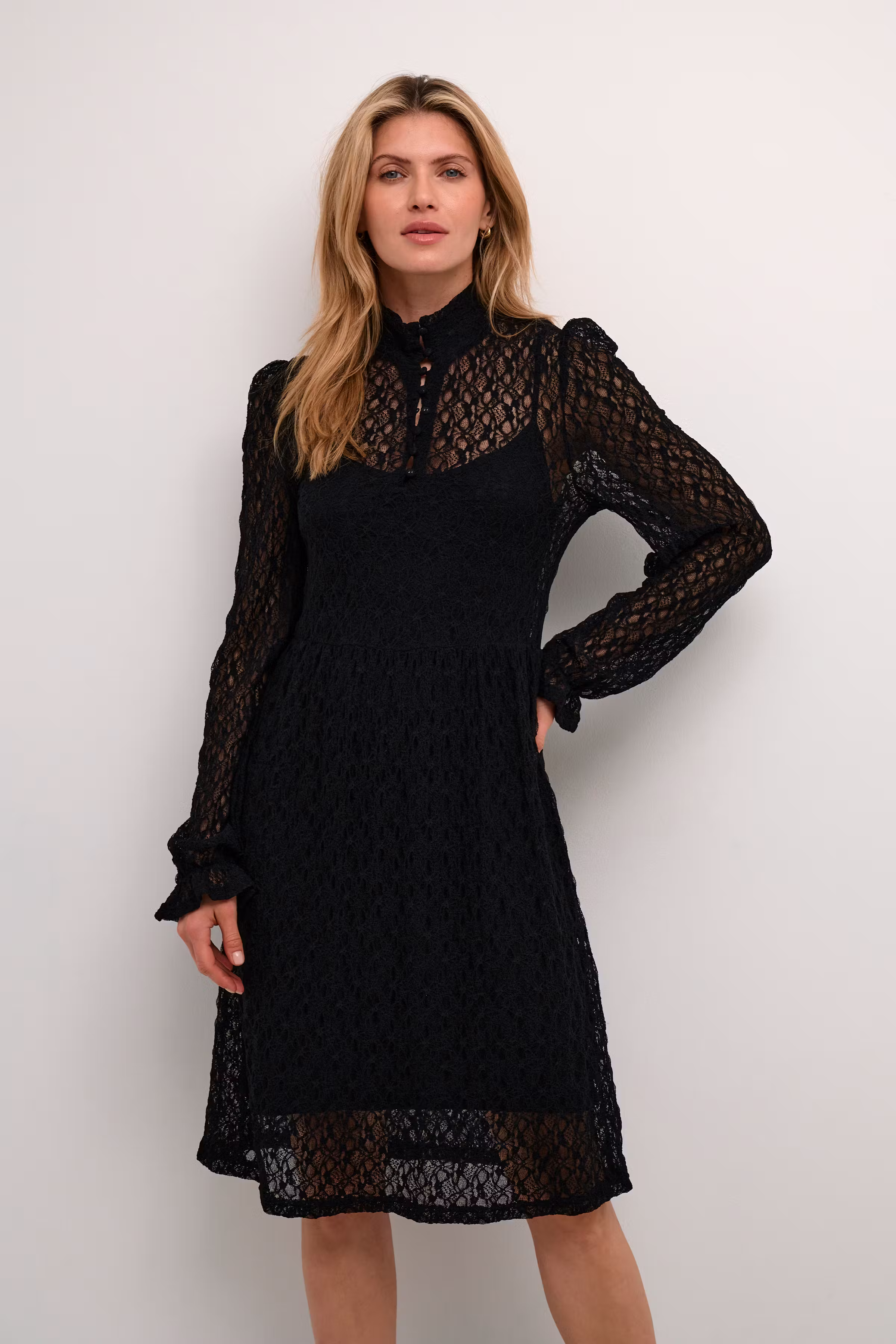 CRTamara Klänning LOOKBOOK FRONT 10612961-100120