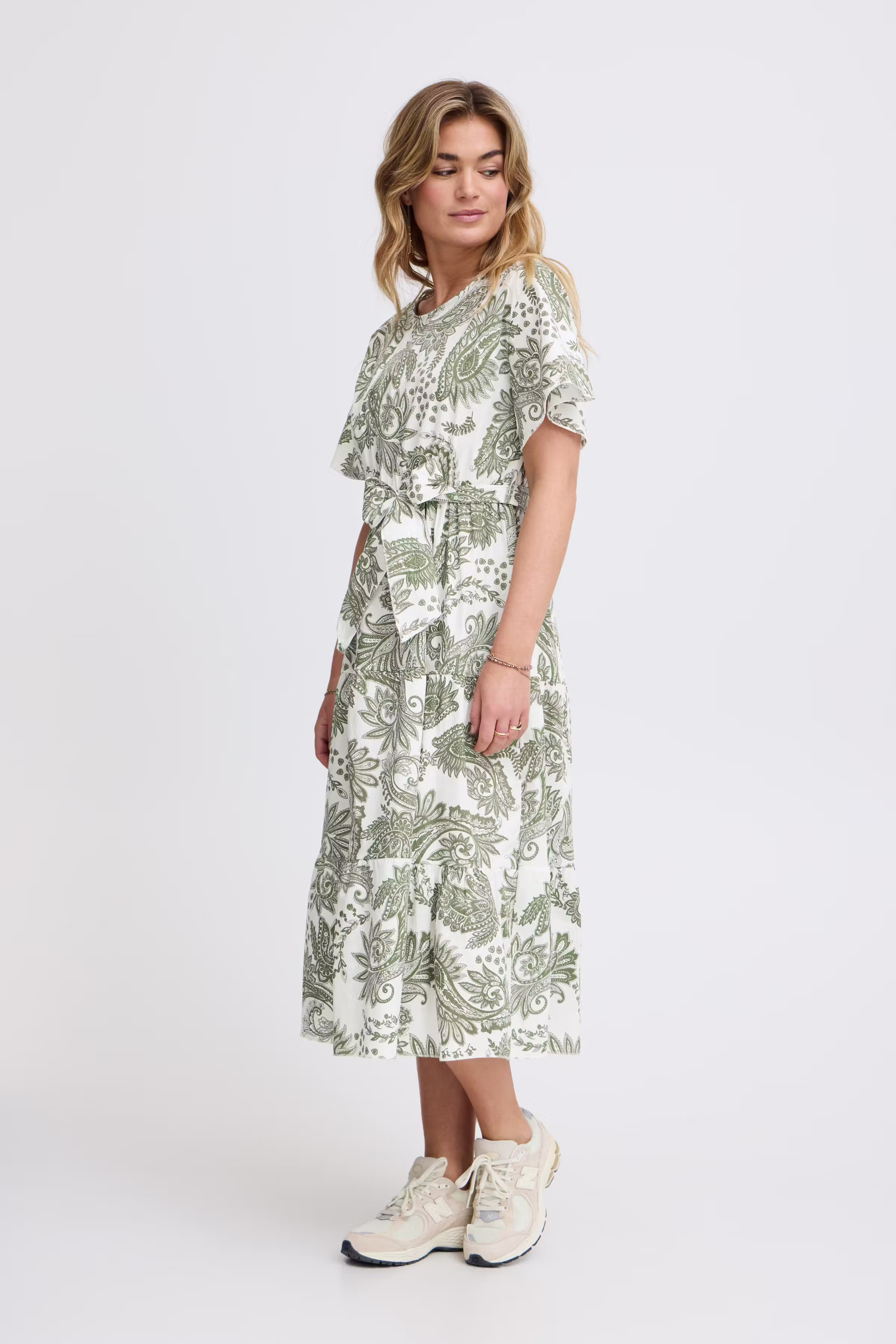SBJADA Kjole LOOKBOOK FRONT 22100550-180515