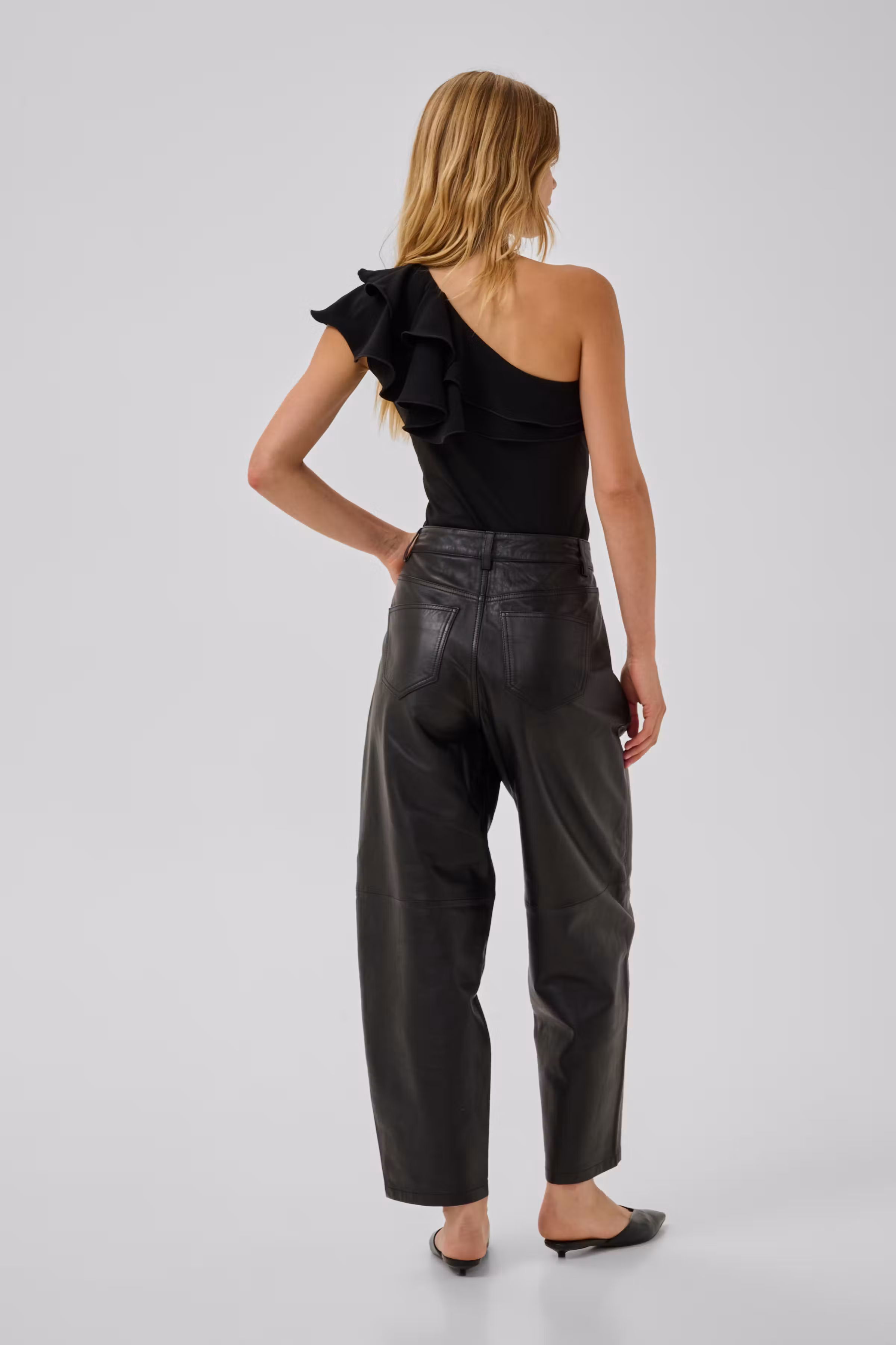 MWMille One-Shoulder-Body LOOKBOOK BACK 10705780-100031