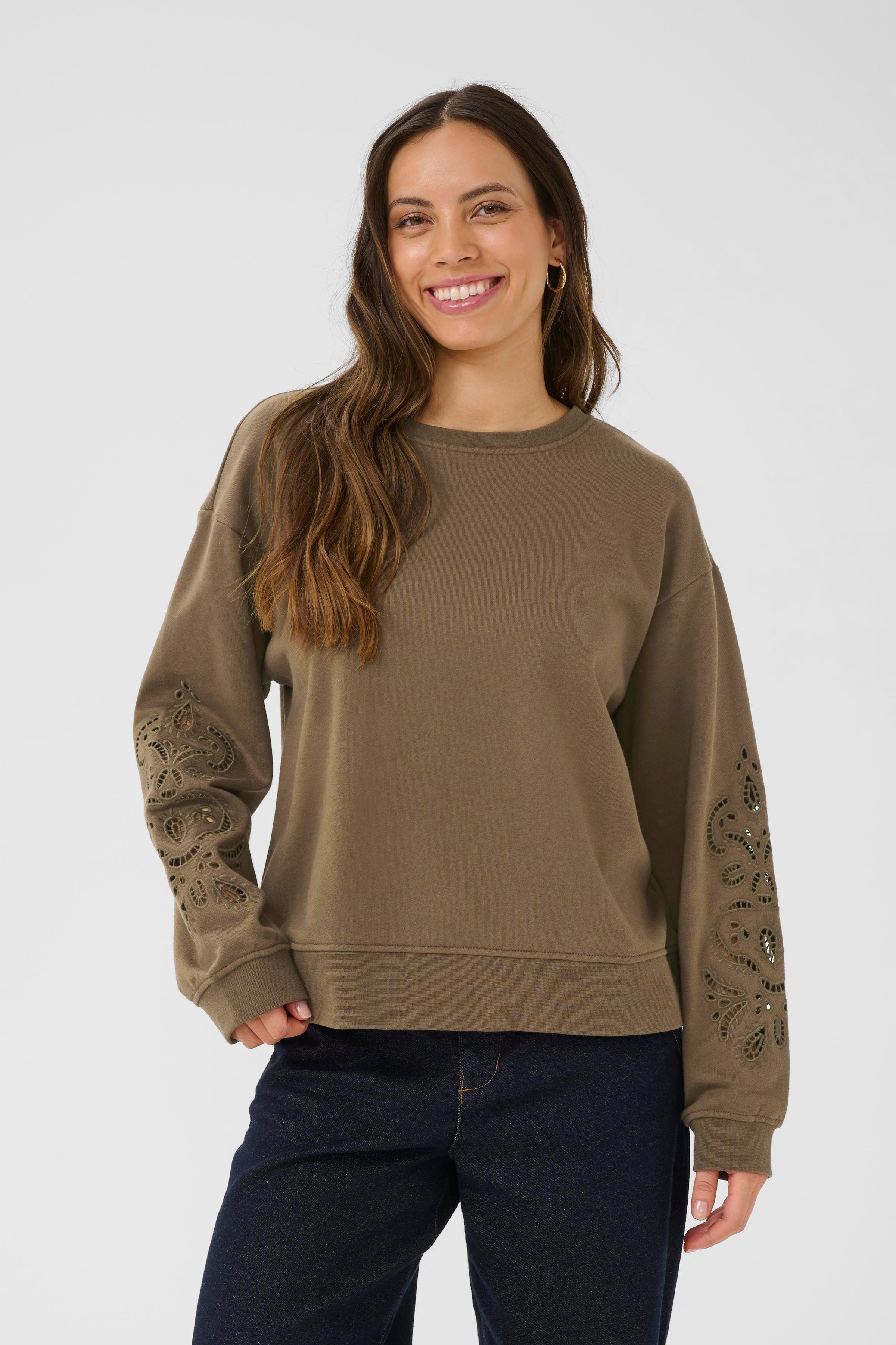 CRJosie Sweatshirt LOOKBOOK FRONT 10613984-190820