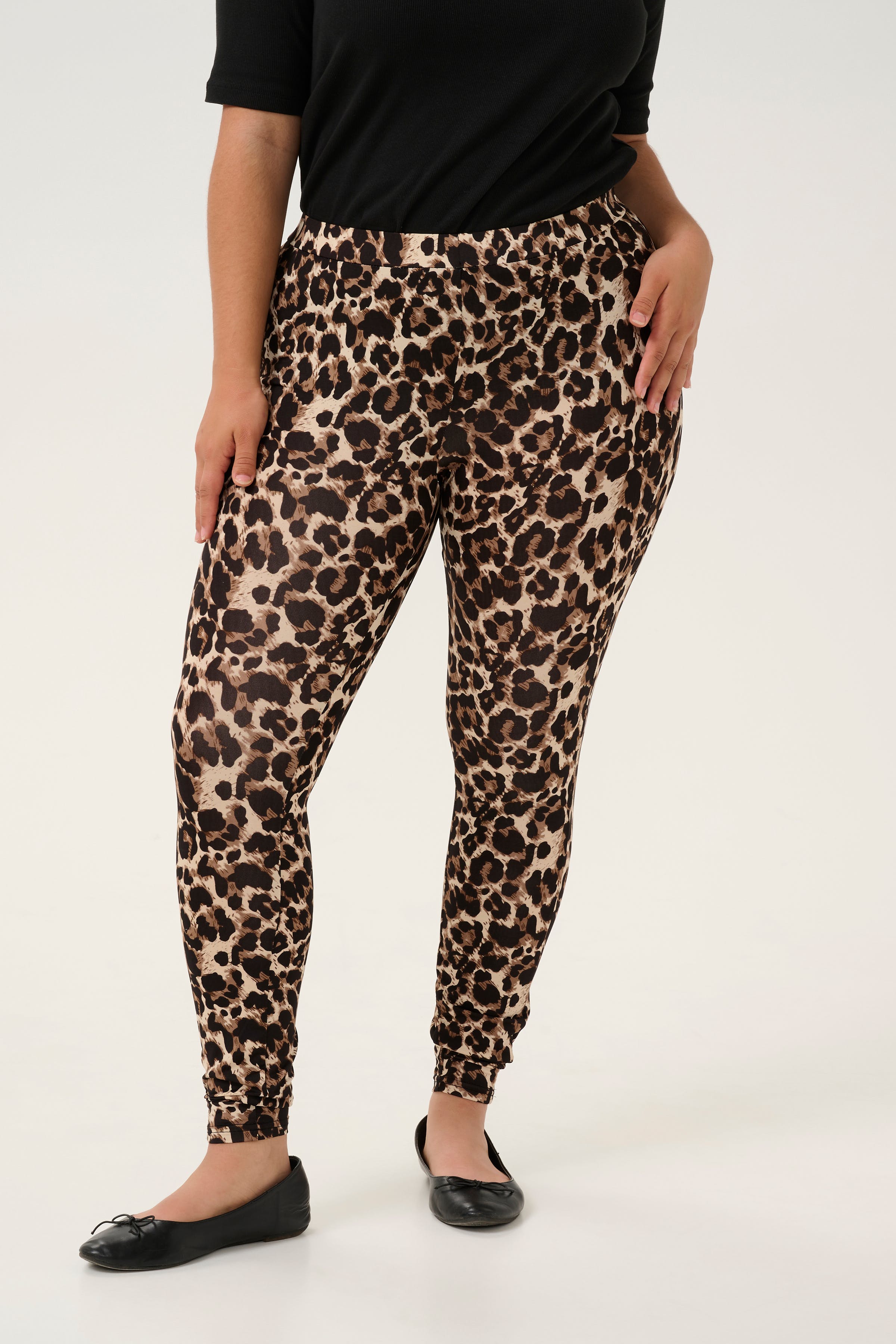 KCpeppi Leopard Leggings LOOKBOOK FRONT 10583148-101623